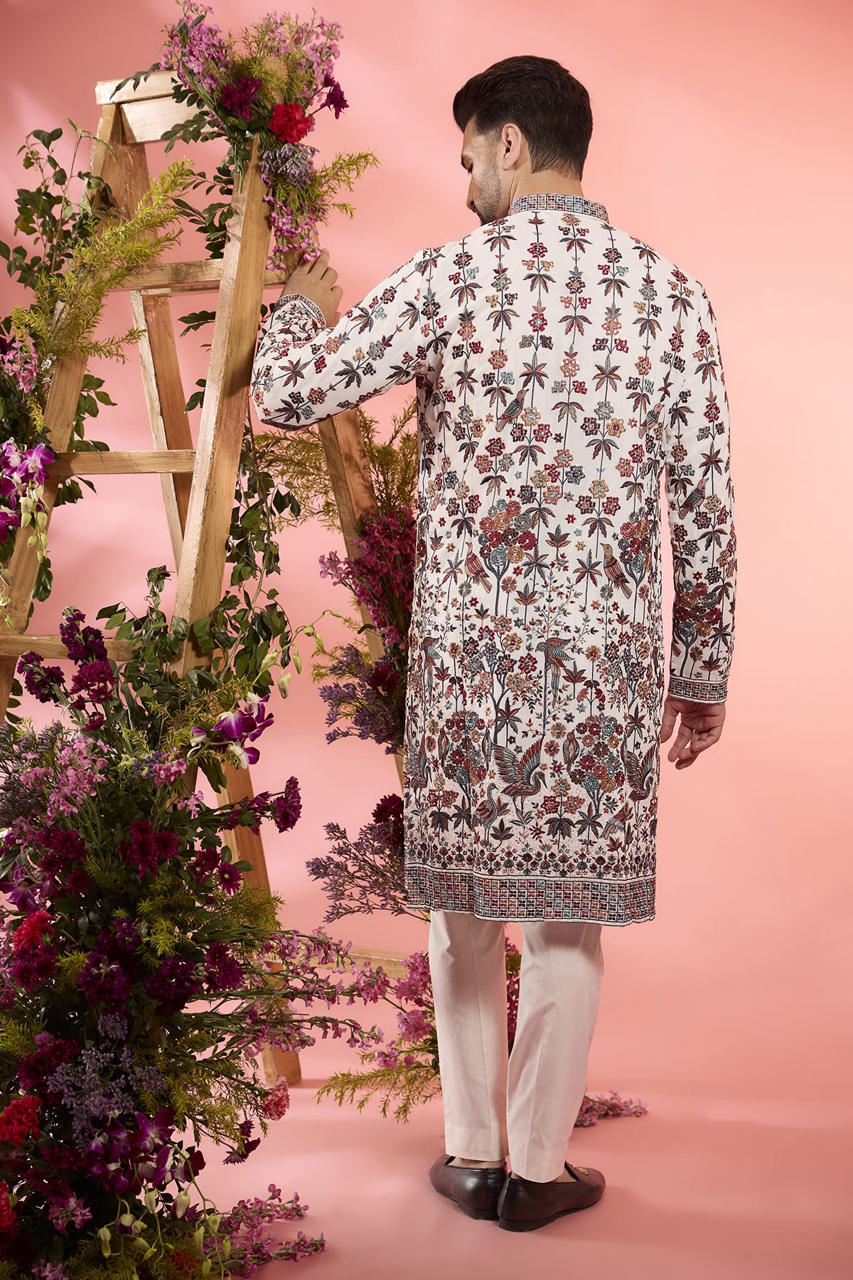 White Georgette Floral & Fauna Embroidered Chikankari Kurta