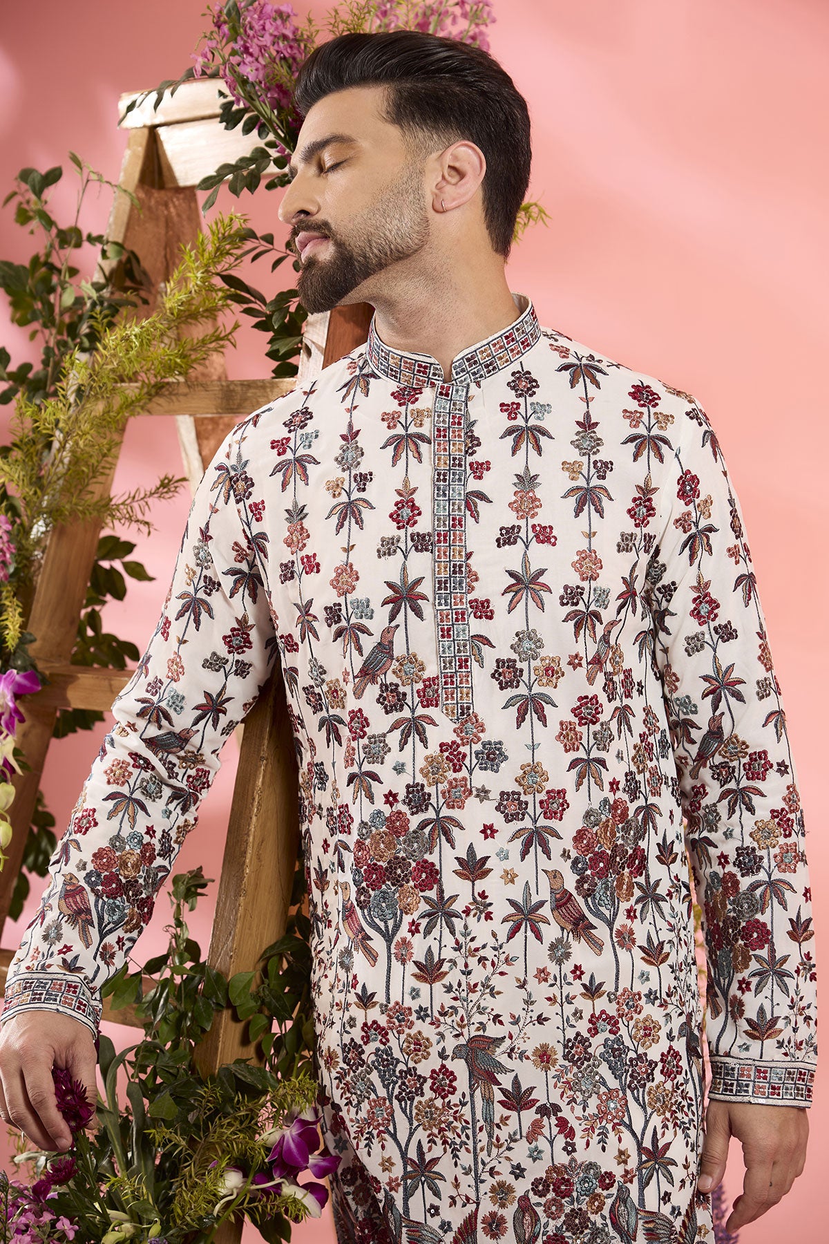 White Georgette Floral & Fauna Embroidered Chikankari Kurta