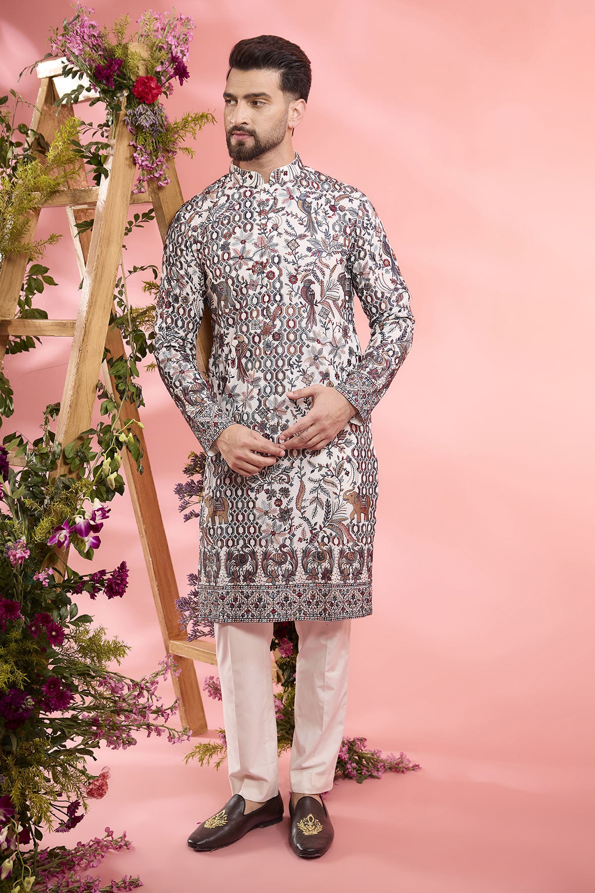 White Georgette Floral & Fauna Embroidered Chikankari Kurta