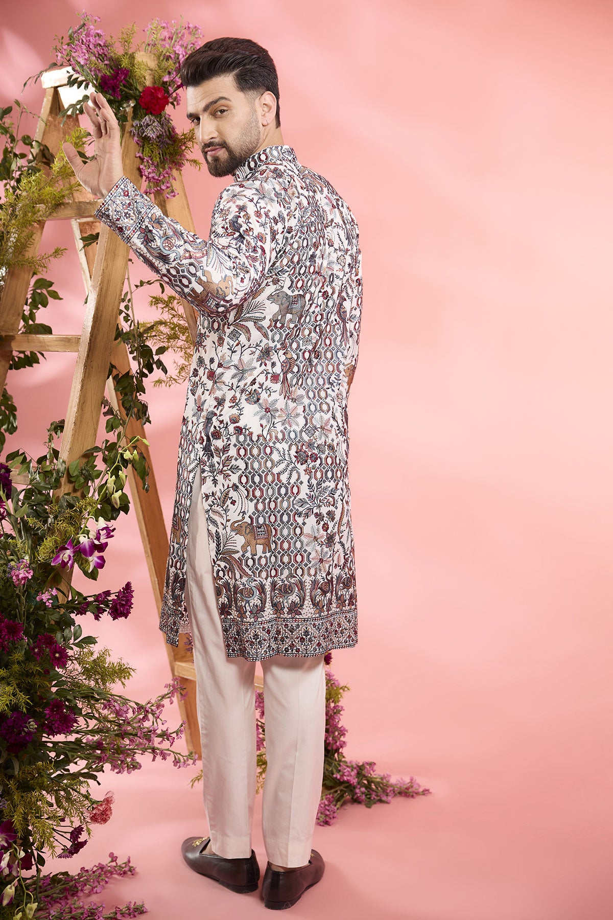 White Georgette Floral & Fauna Embroidered Chikankari Kurta