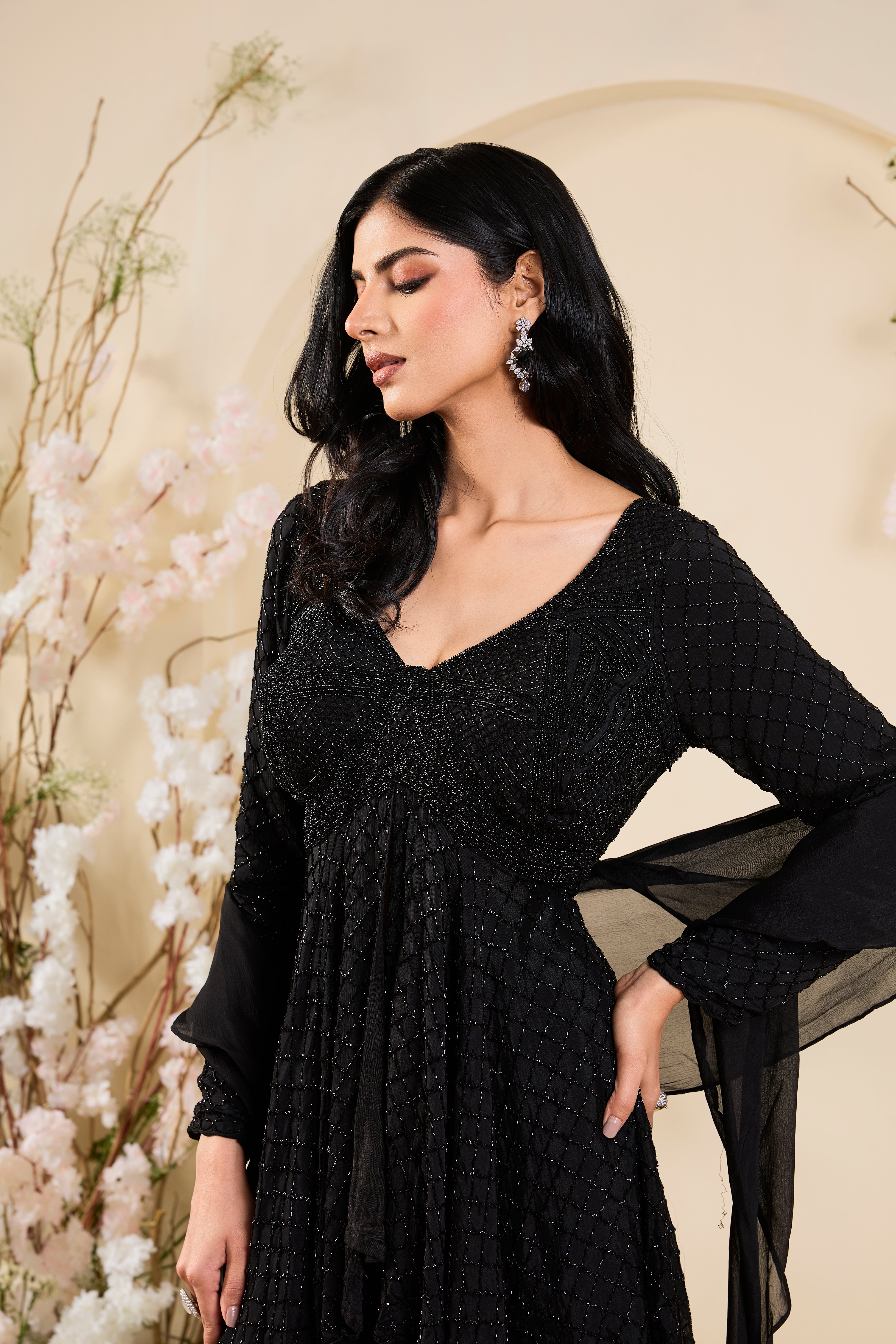 Noir Enchantment: A Statement in Midnight Glamour