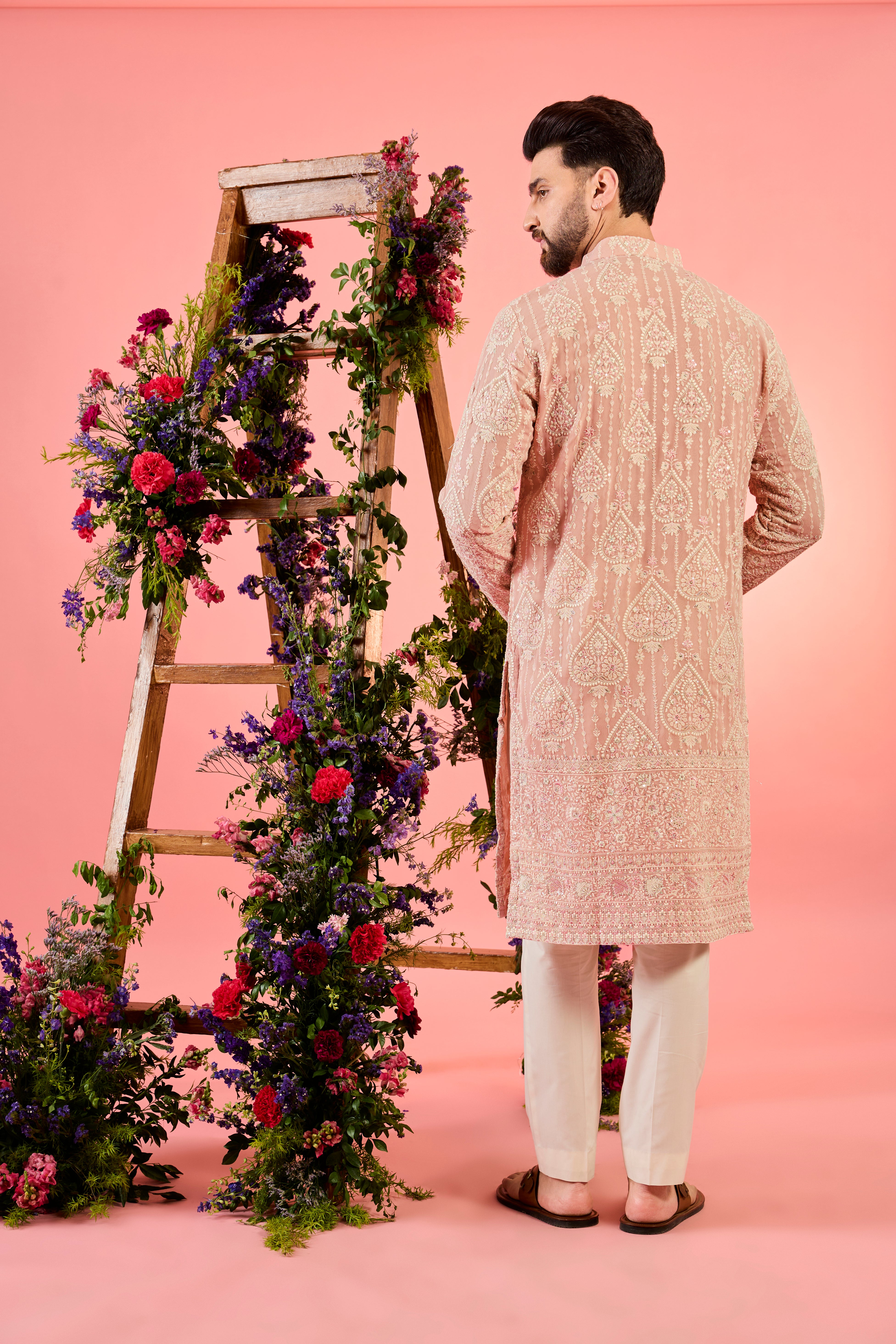 This pink chikankari kurta showcases exquisite embroidery, blending tradition with elegance
