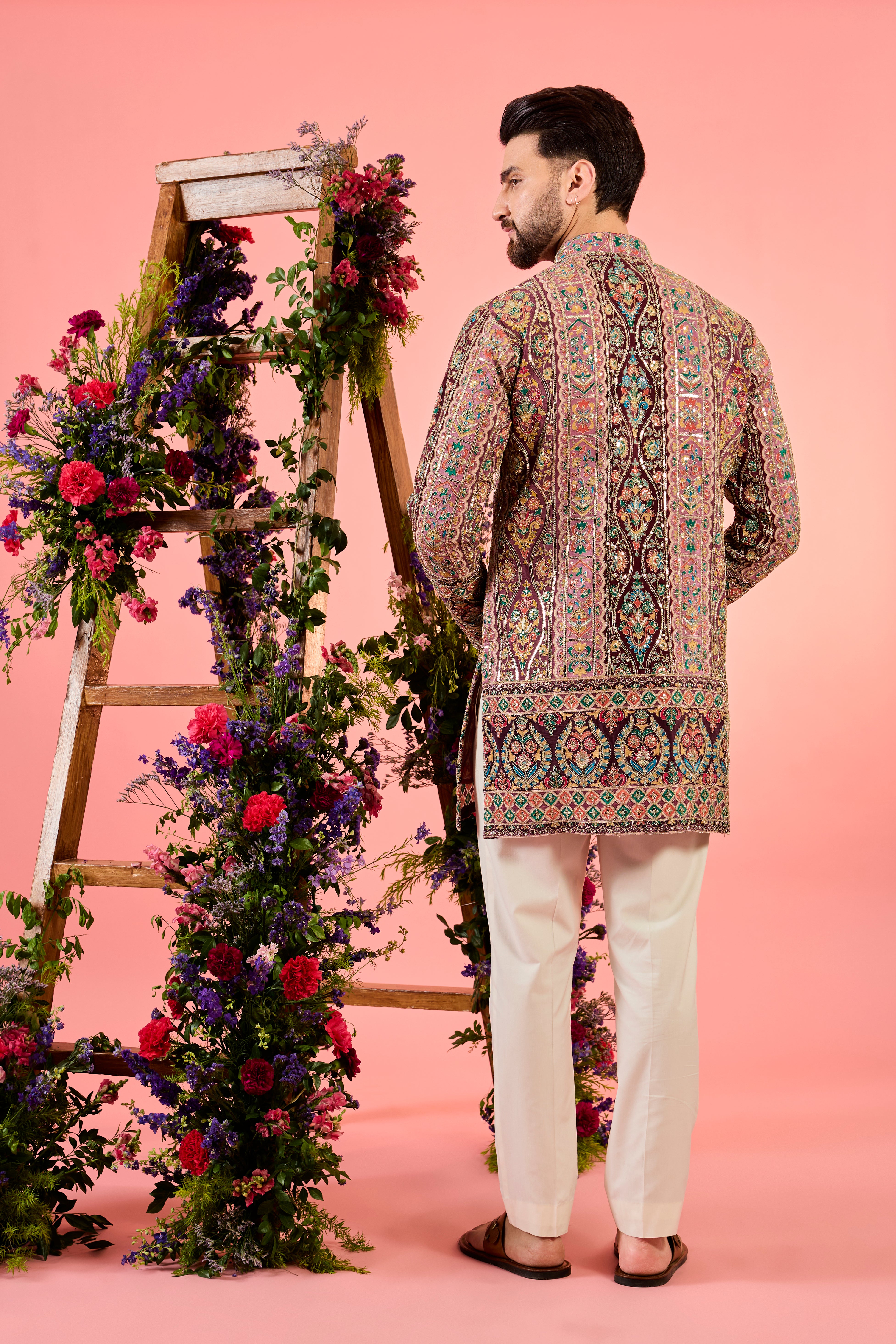 This short kurta is a masterpiece in minimalism, showcasing delicate thread embroidery & mulri coloured thread and aari work