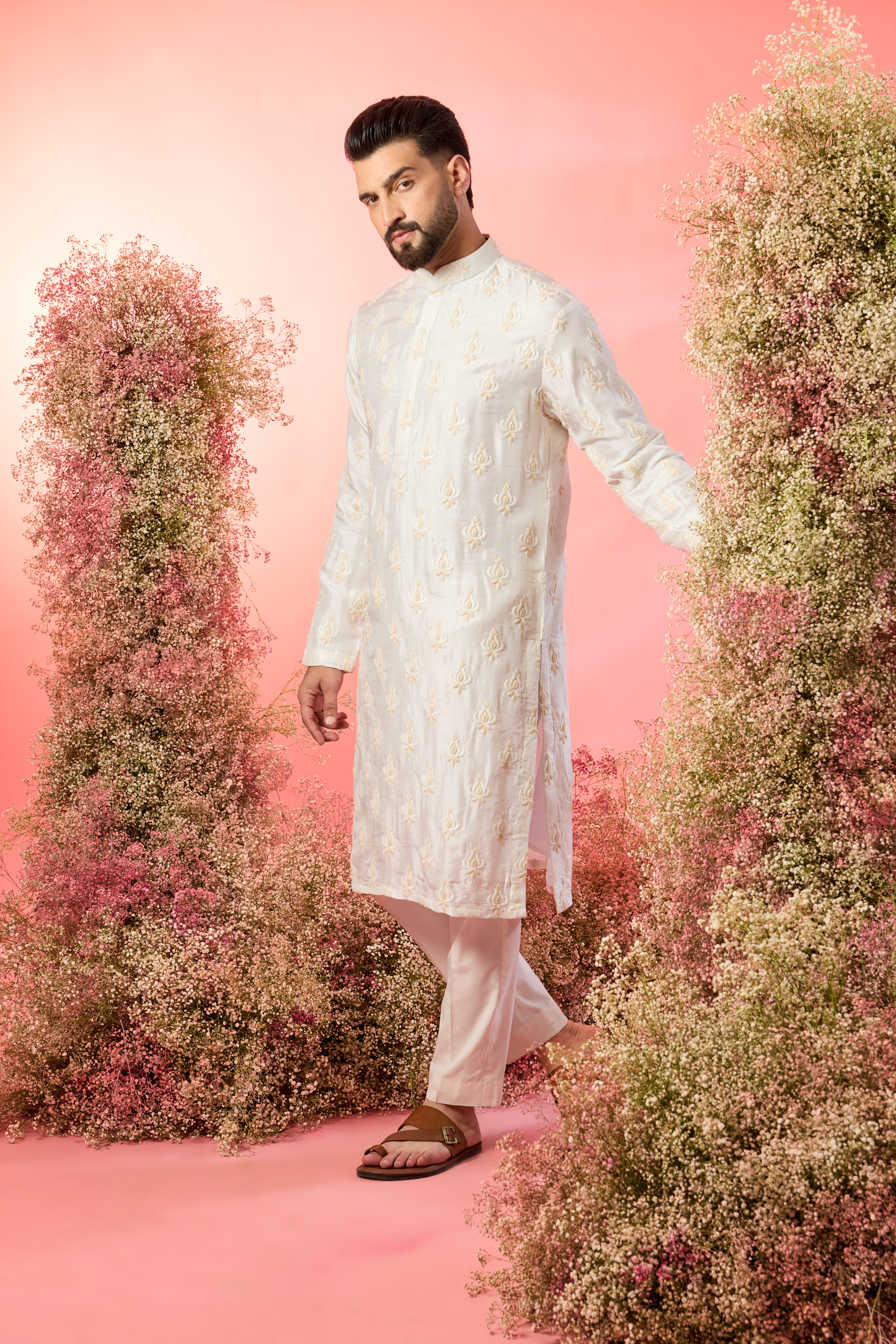 ivory chikankari kurta with delicate thread work details