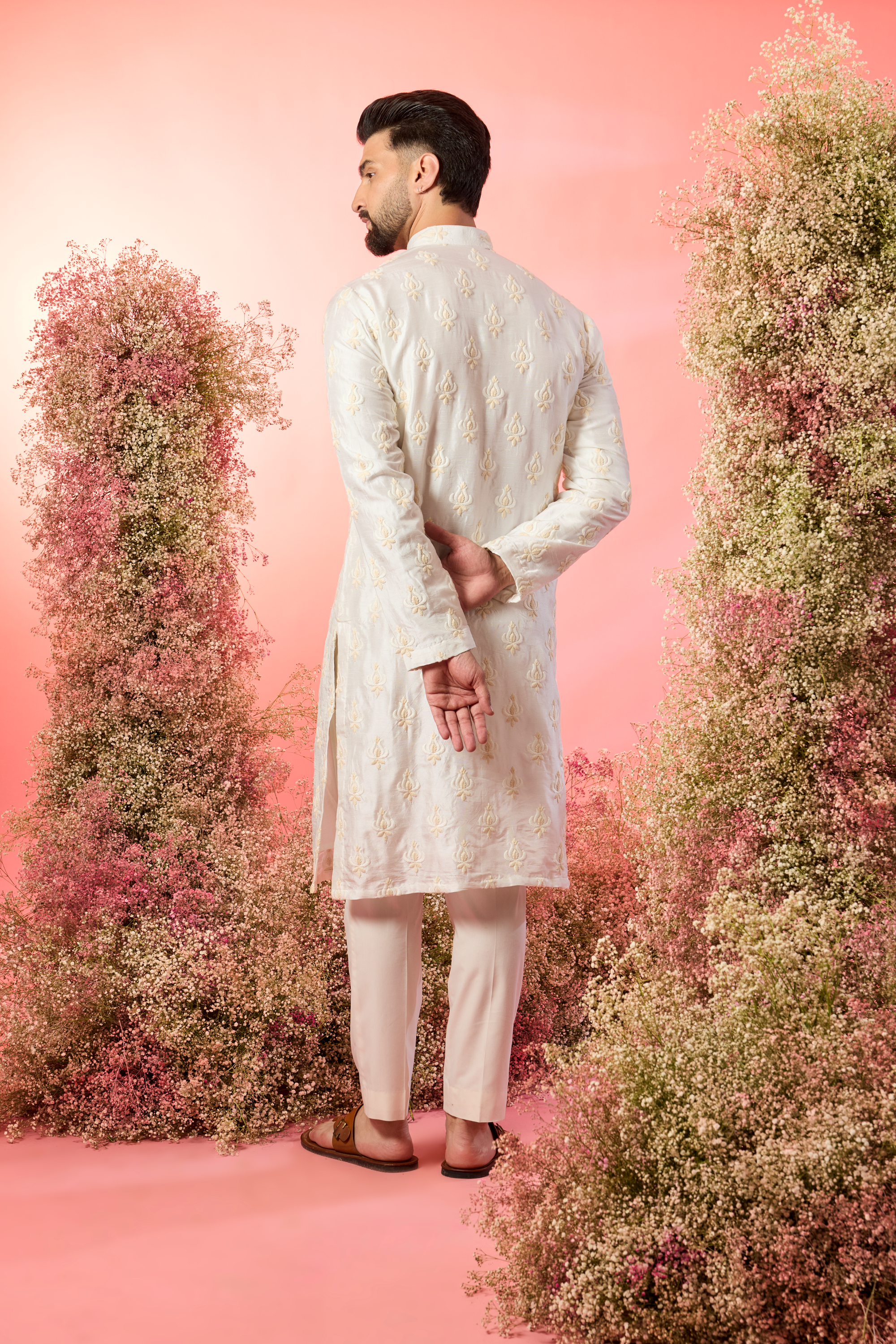 ivory chikankari kurta with delicate thread work details