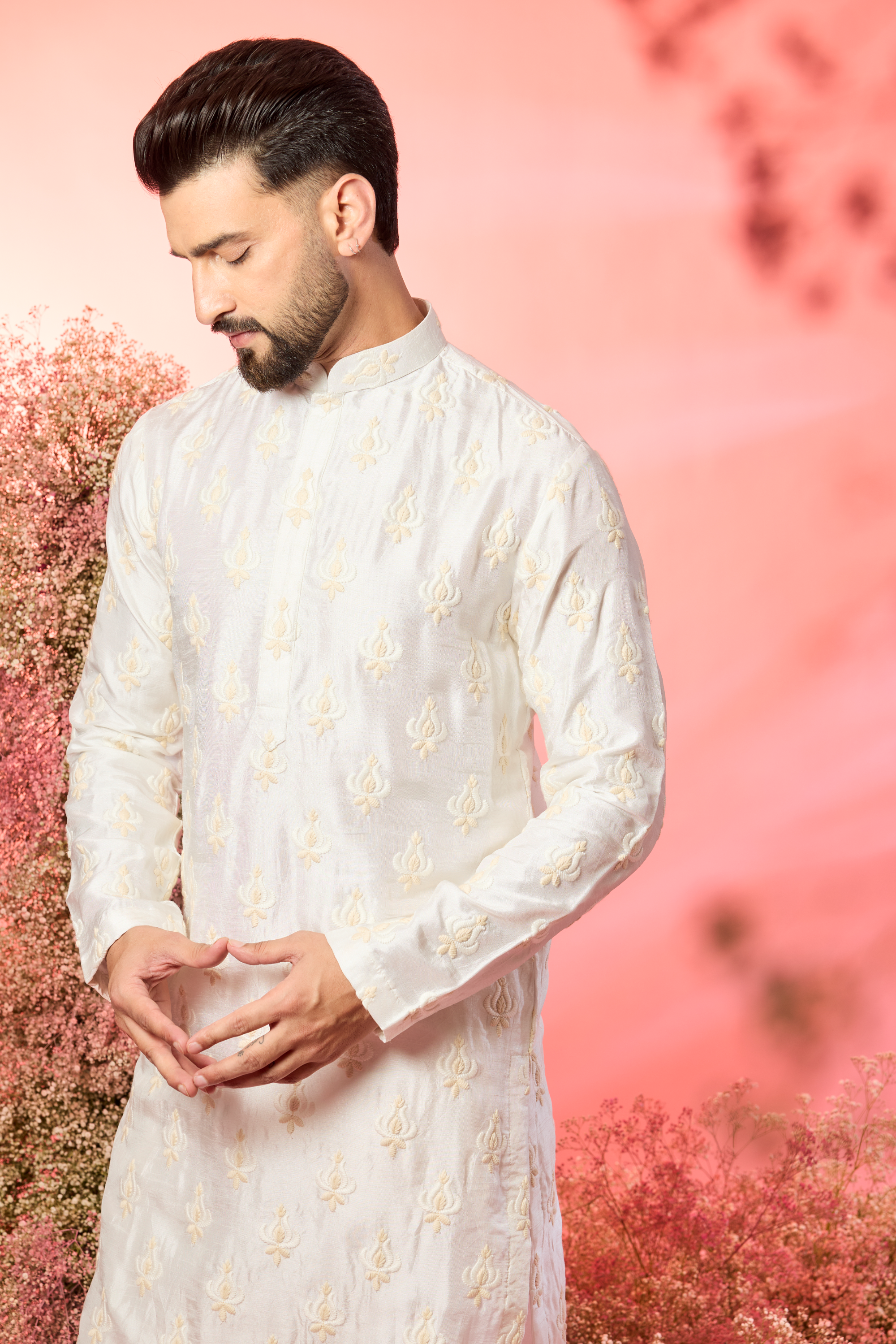 ivory chikankari kurta with delicate thread work details
