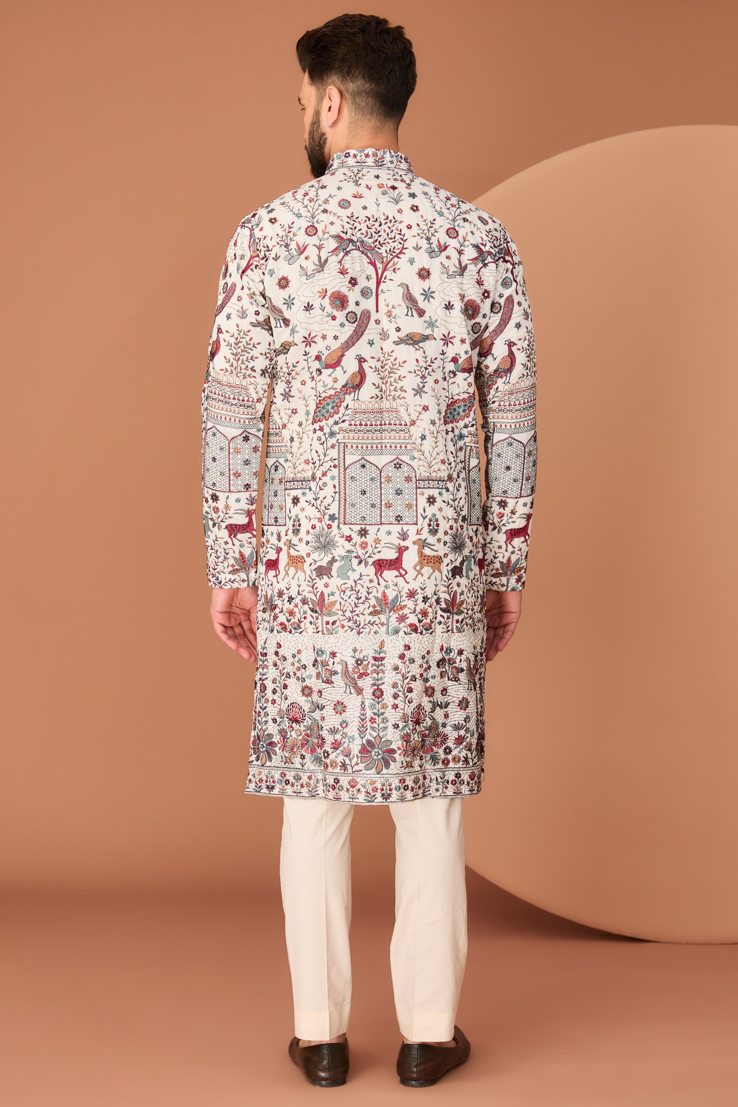 White kurta with flora-fauna motifs - kasbahmen
