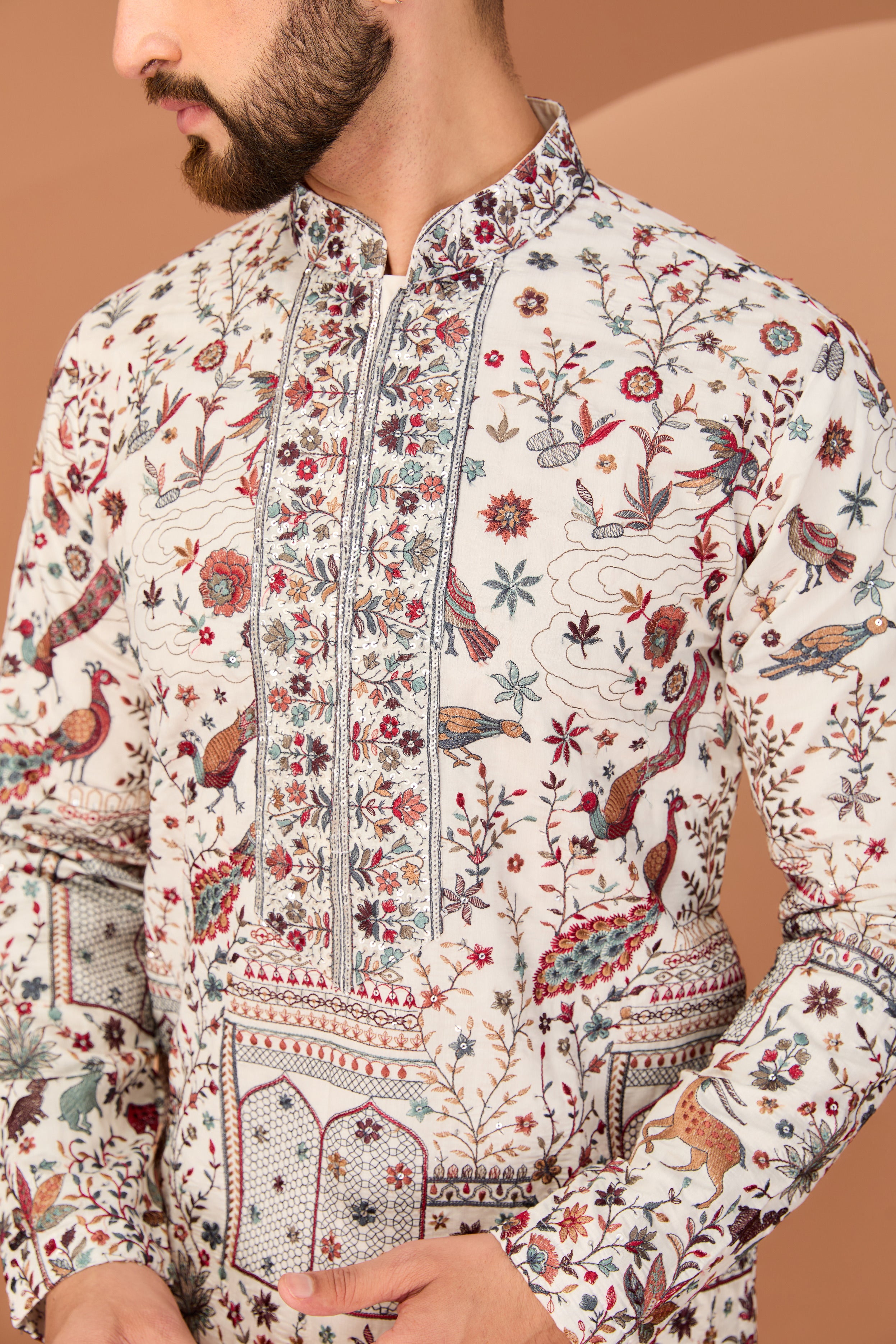 White kurta with flora-fauna motifs - kasbahmen