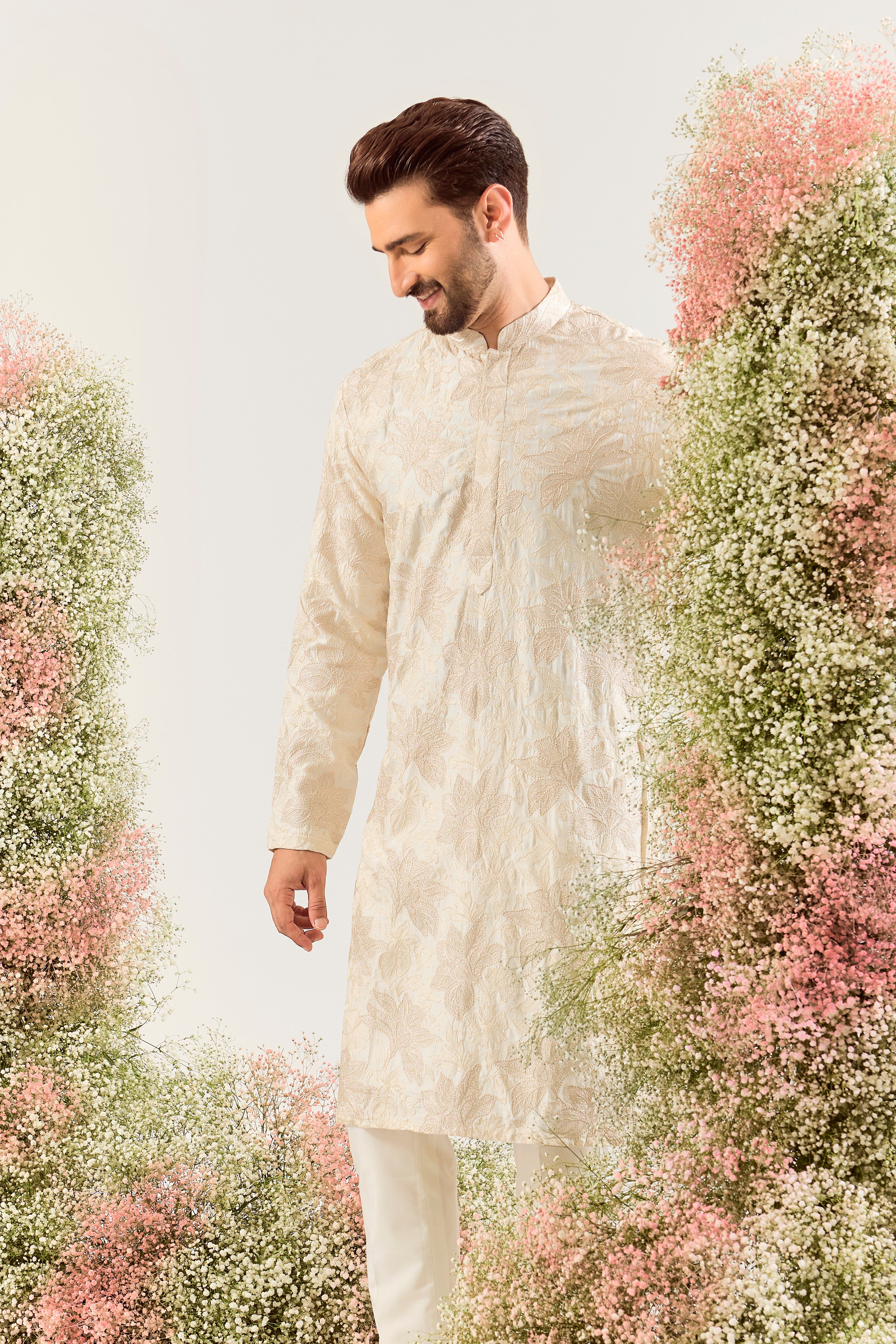 cream floral chikankari kurta with intricate two tone thread work