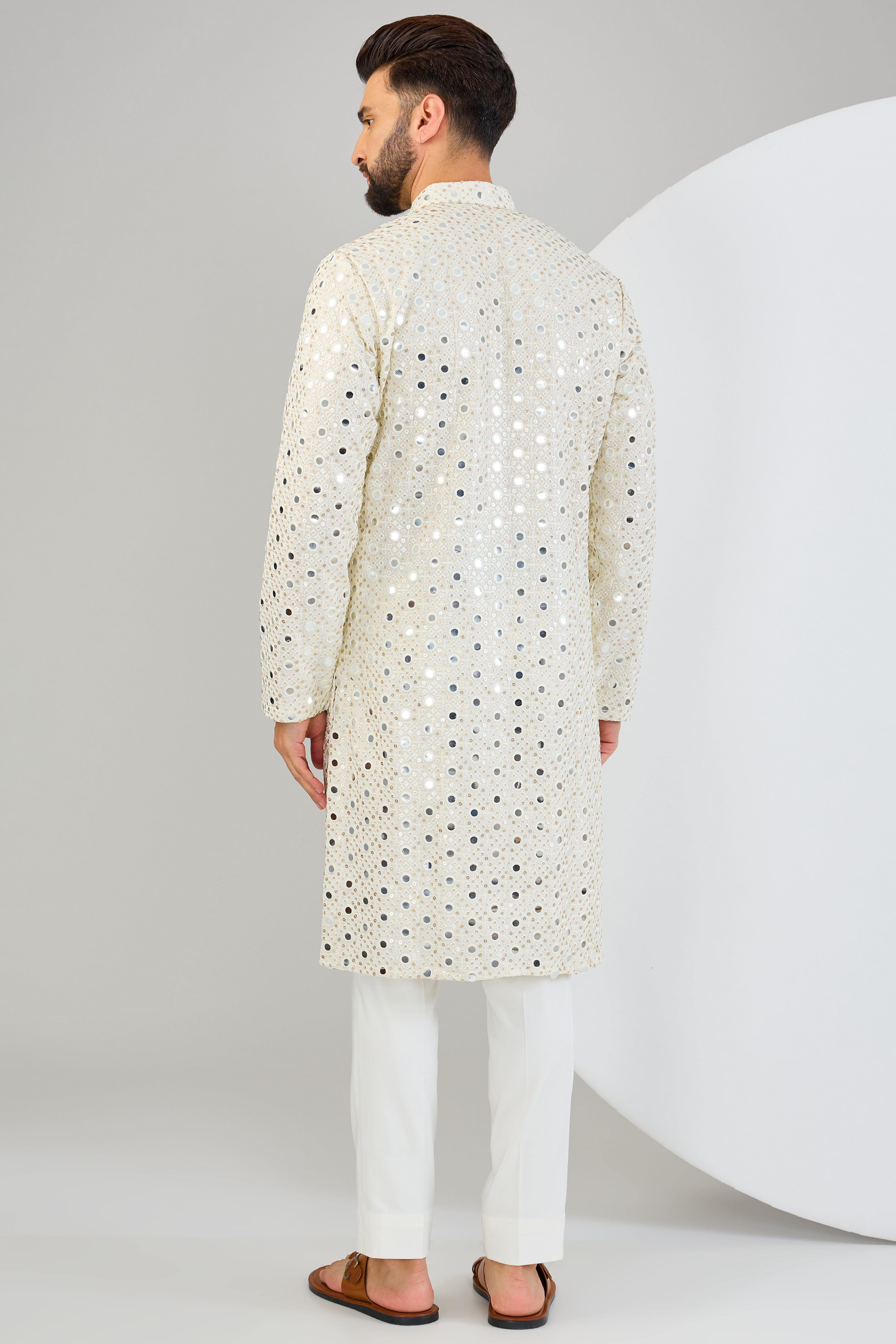 Cream mirror-work kurta with intricate gold sequin highlighting. - kasbahmen