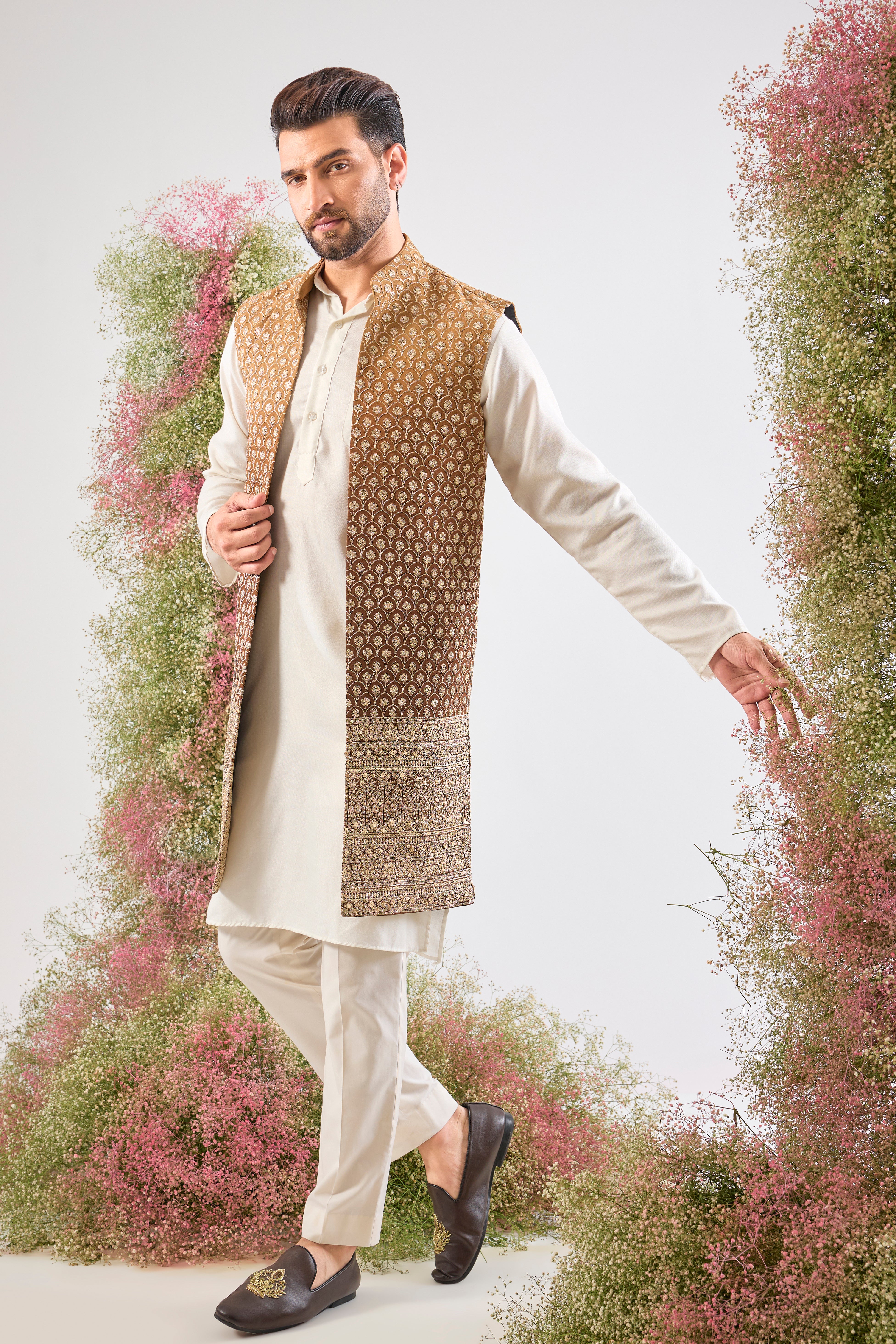 Deep, dazzling, and dramatic. Our Brown Ombre Long Open Jacket features breathtakingly Detailed Zari and Sequin Work. The perfect foundation for a royal entrance. 🤎