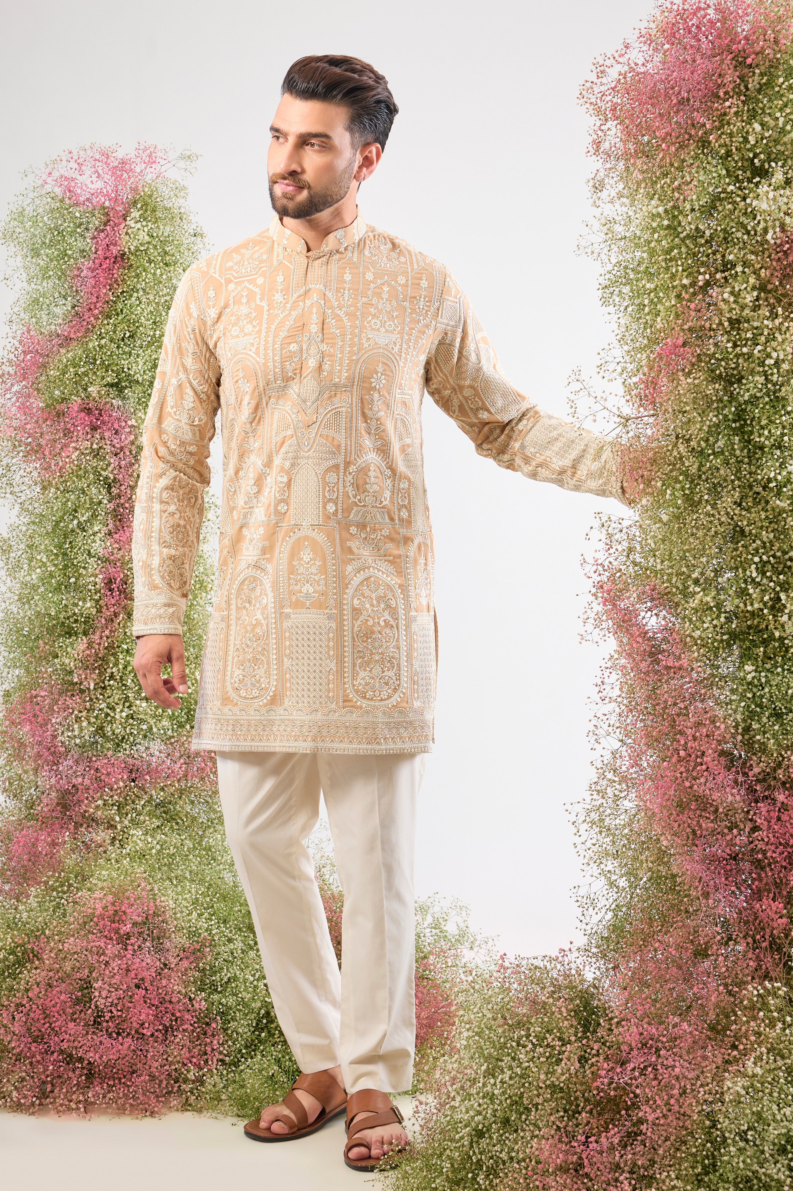 Our Mouse (Beige) Short Kurta offers a refined base for the beautiful texture of Intricate White Kashmiri Thread Work. The monochromatic palette is pure class and highlights the detailed craftsmanship perfectly. 🕊️