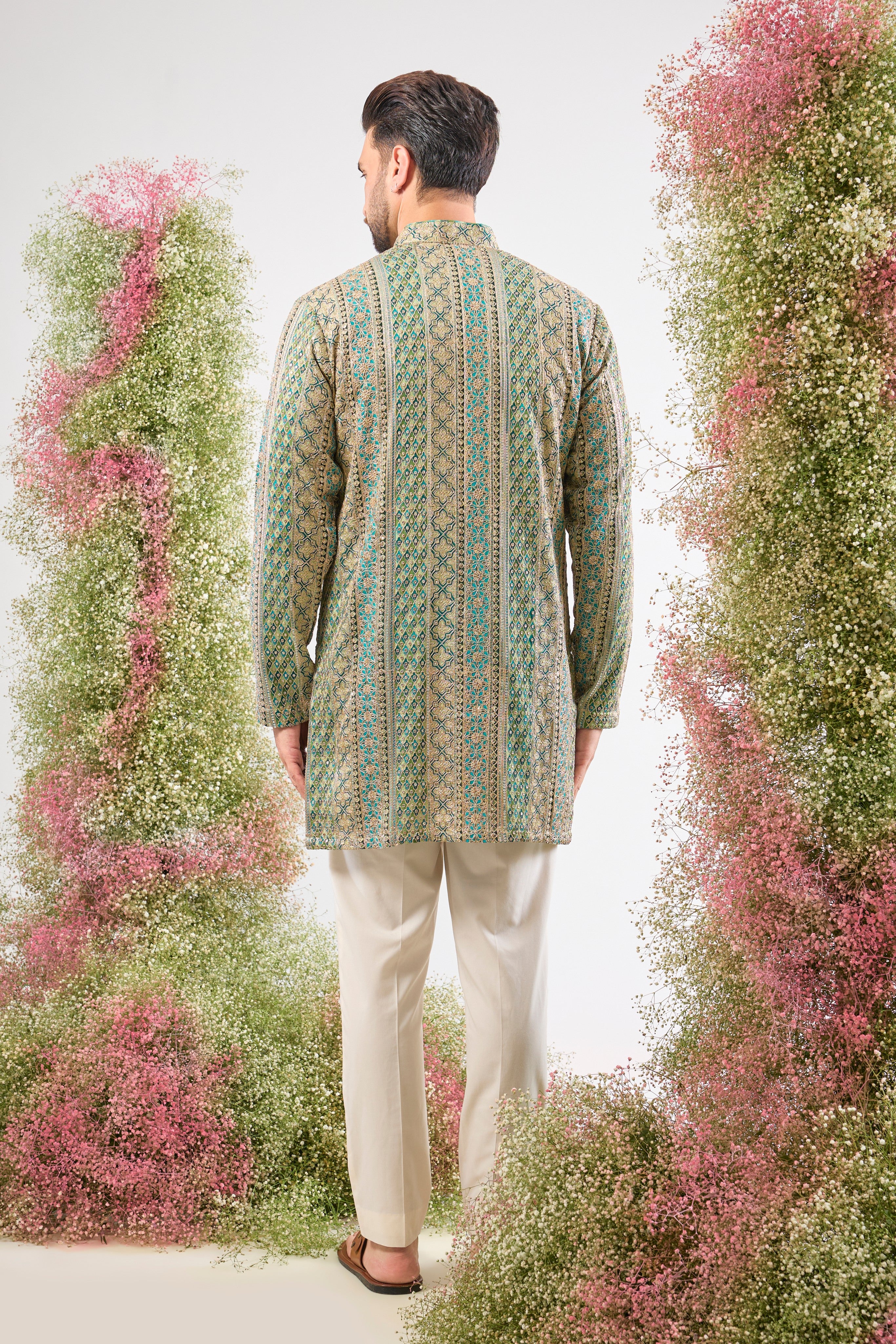 Our Turquoise-Multicoloured short Kurta features breathtaking Heavy Zari and detailed, intricate Sequin Embroidery. Get ready for the spotlight! 💖