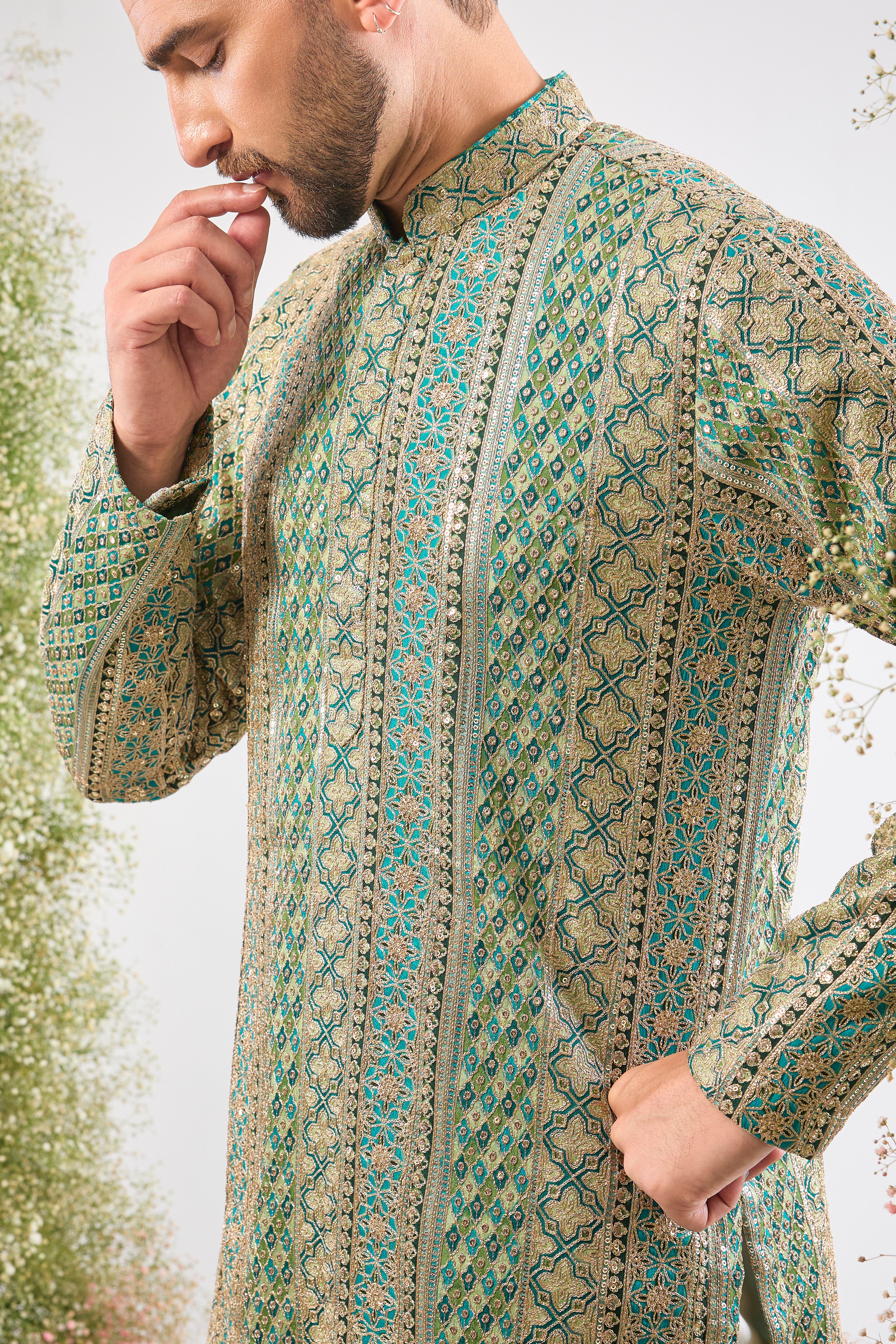 Our Turquoise-Multicoloured short Kurta features breathtaking Heavy Zari and detailed, intricate Sequin Embroidery. Get ready for the spotlight! 💖