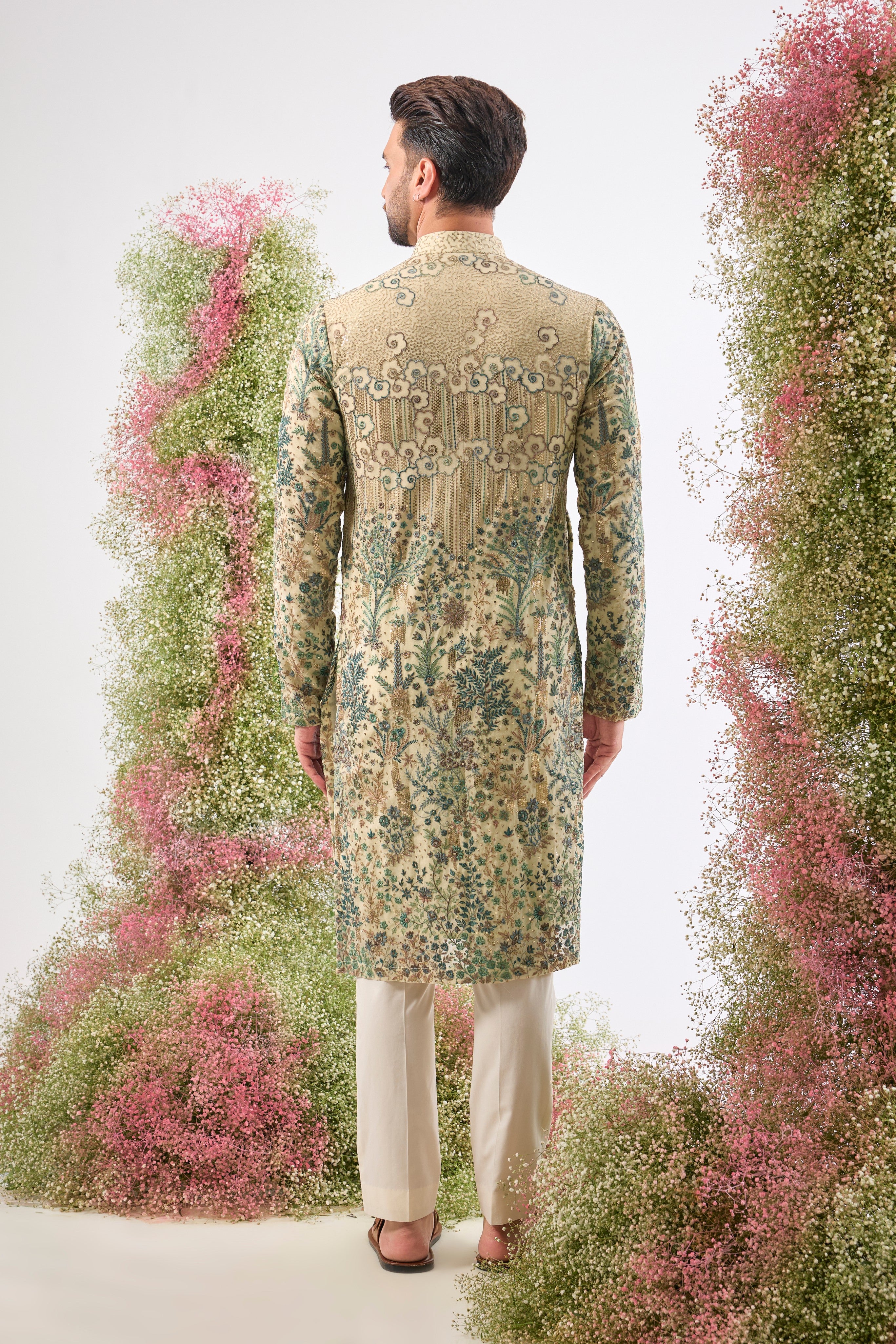 Wear a piece of art. This breathtaking Ivory Cream Kurta features a Detailed Floral Tropical Era design, showcasing intricate artistry in Green and Cream Threadwork.