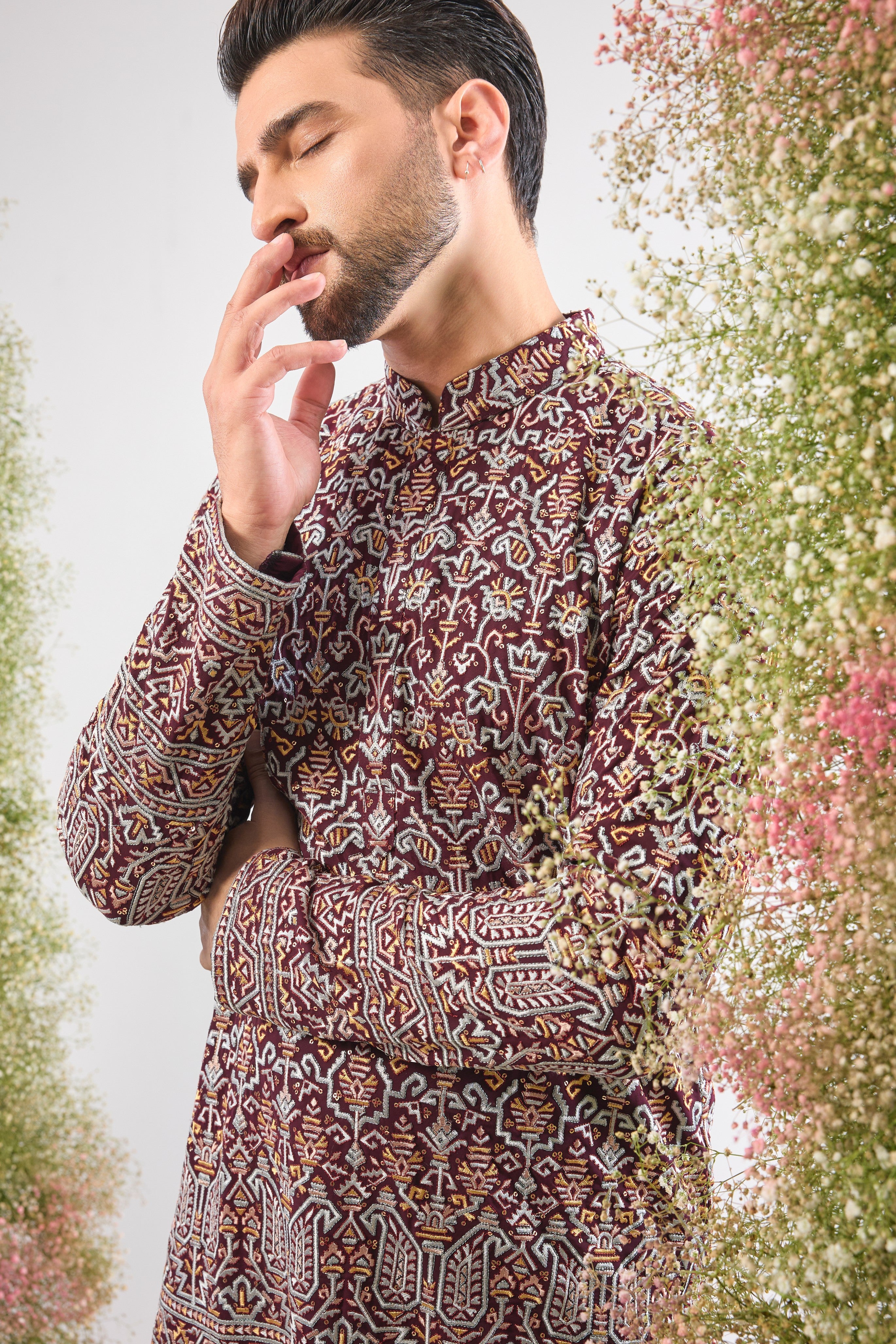 his Maroon Short Kurta showcases exquisite Intricate Multi-thread Work in a traditional pattern, beautifully highlighted by shimmering Sequin Details.