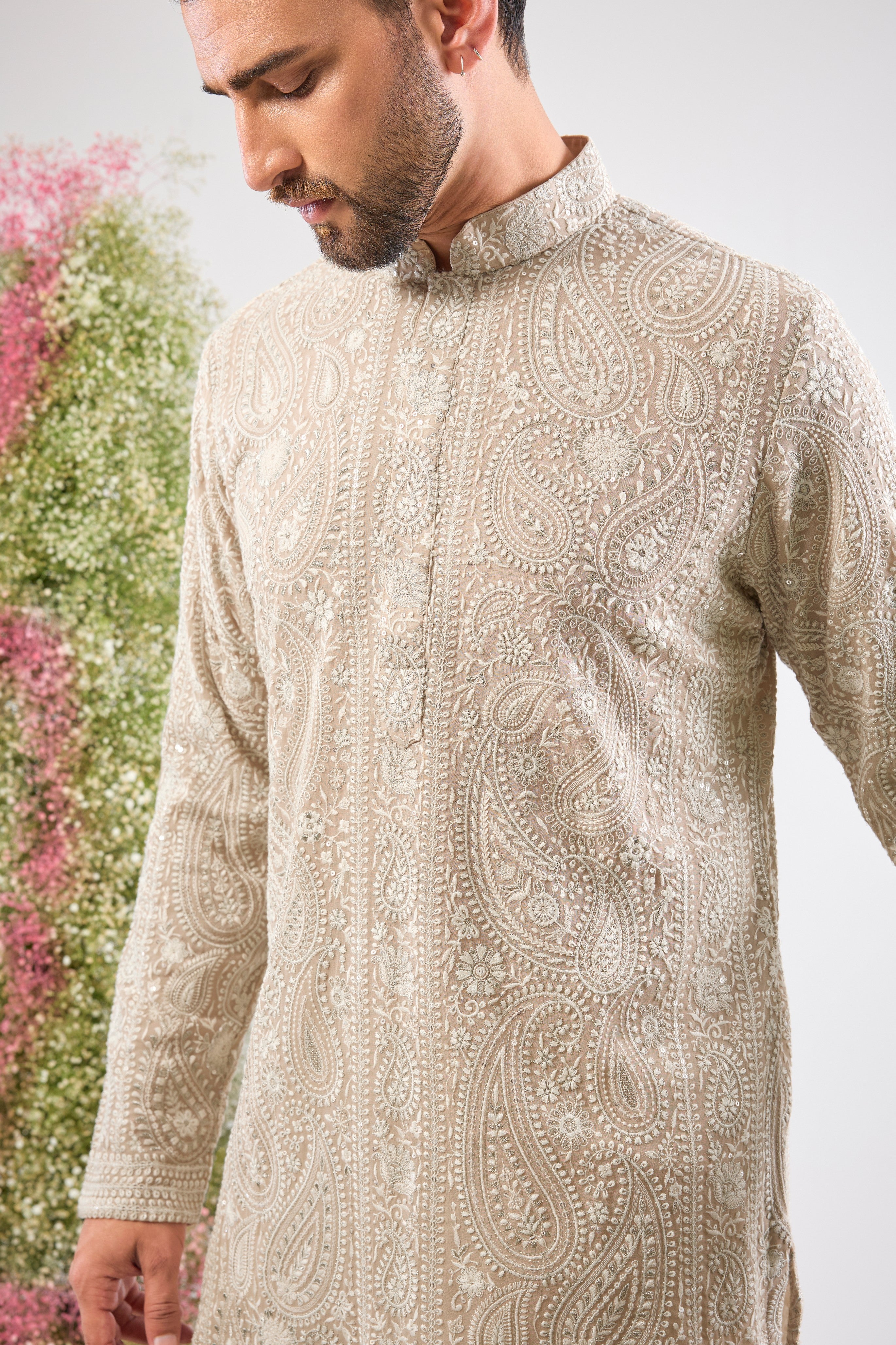 This Beige Brown Short Chikankari Kurta features exquisite Detailed Paisley Figures rendered in classic Cream Thread Work. The combination of the traditional Chikankari technique and Delicate