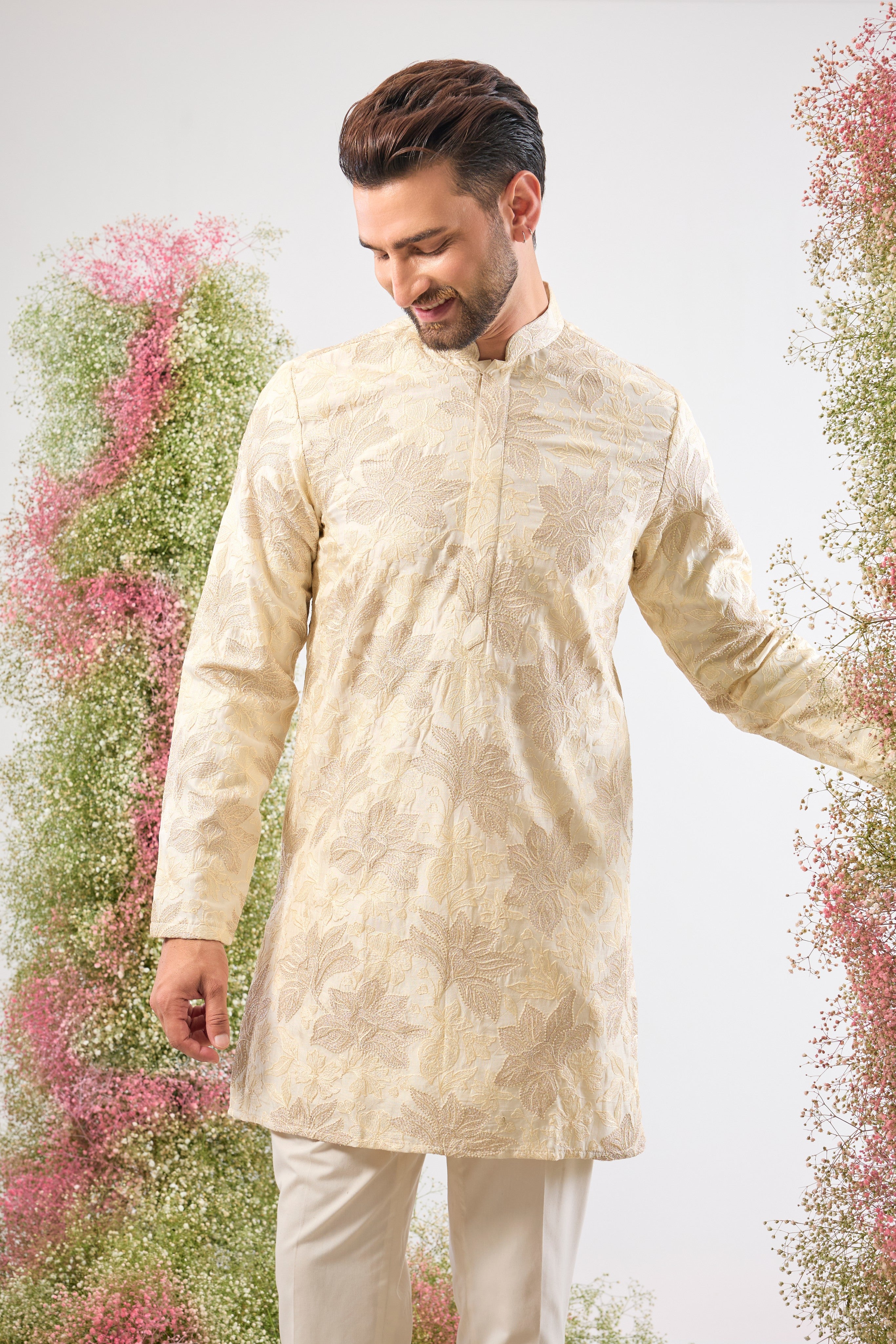 his Beige Floral Short Chikankari Kurta is a magnificent showcase of texture, featuring rich Detailed Floral Embroidery and elegant Self Zari Work.