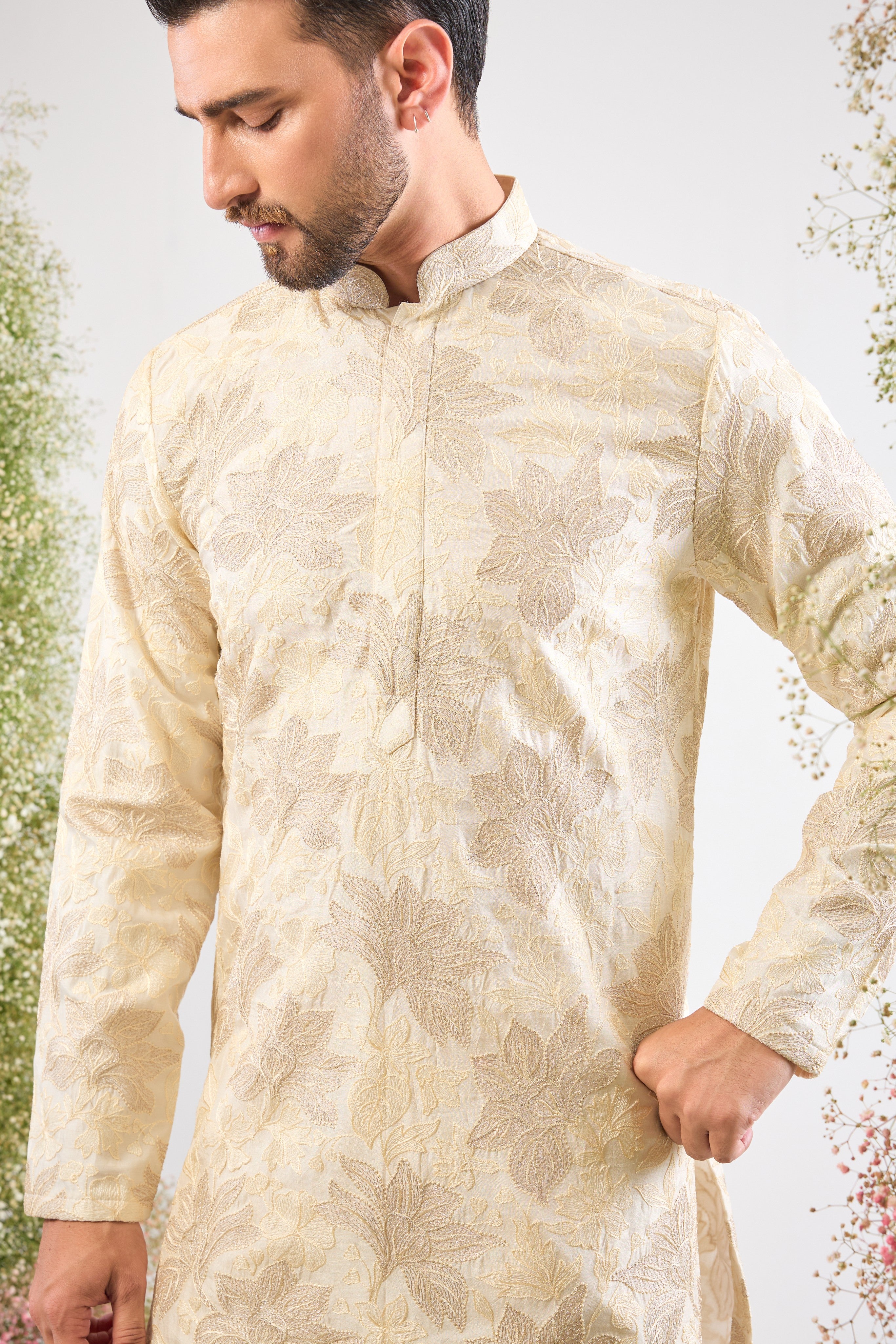 his Beige Floral Short Chikankari Kurta is a magnificent showcase of texture, featuring rich Detailed Floral Embroidery and elegant Self Zari Work.
