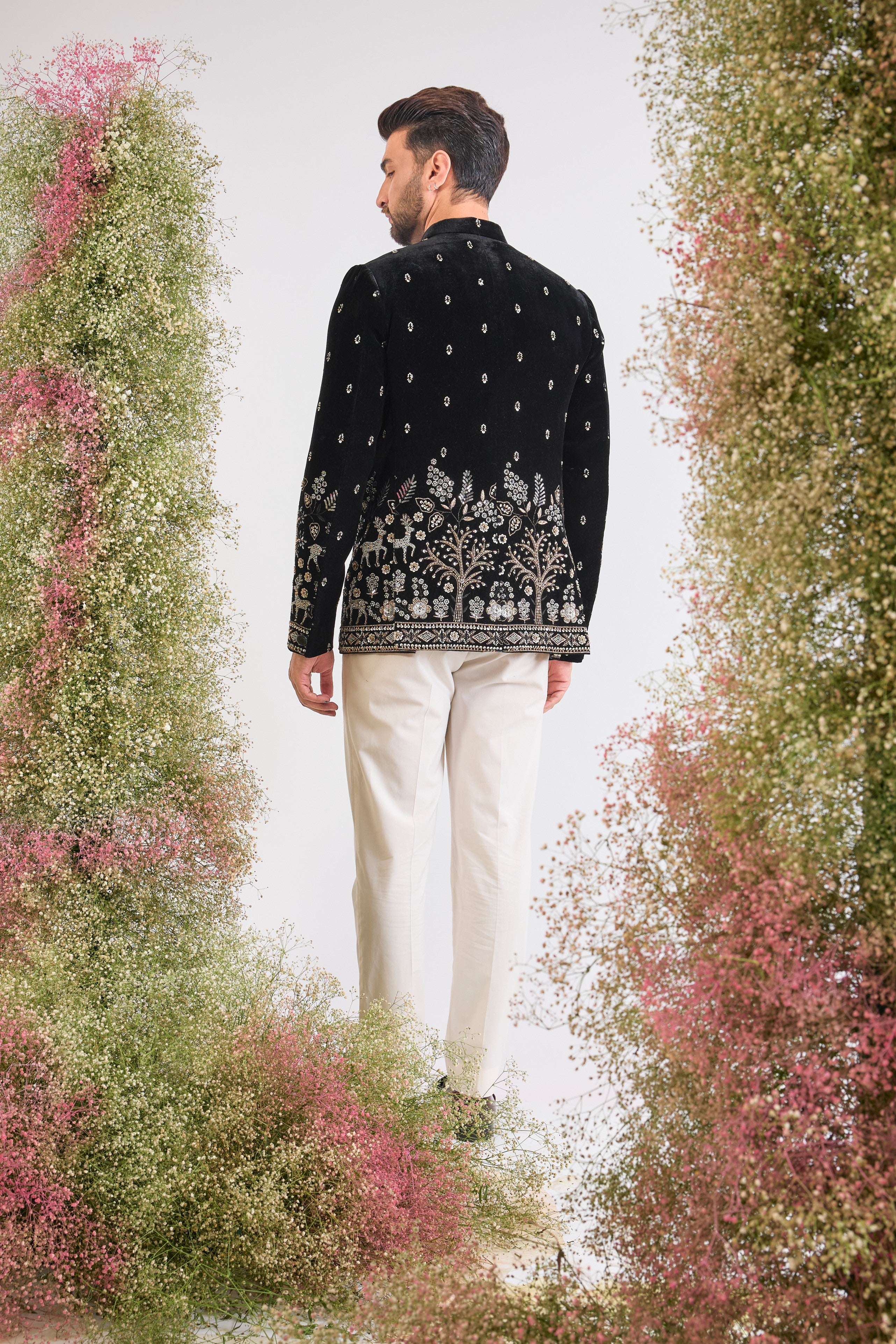 This Black Bandhgala showcases extraordinary, concentrated Handwork featuring shimmering Sequins, textural Beads, and reflective Cut Dana.