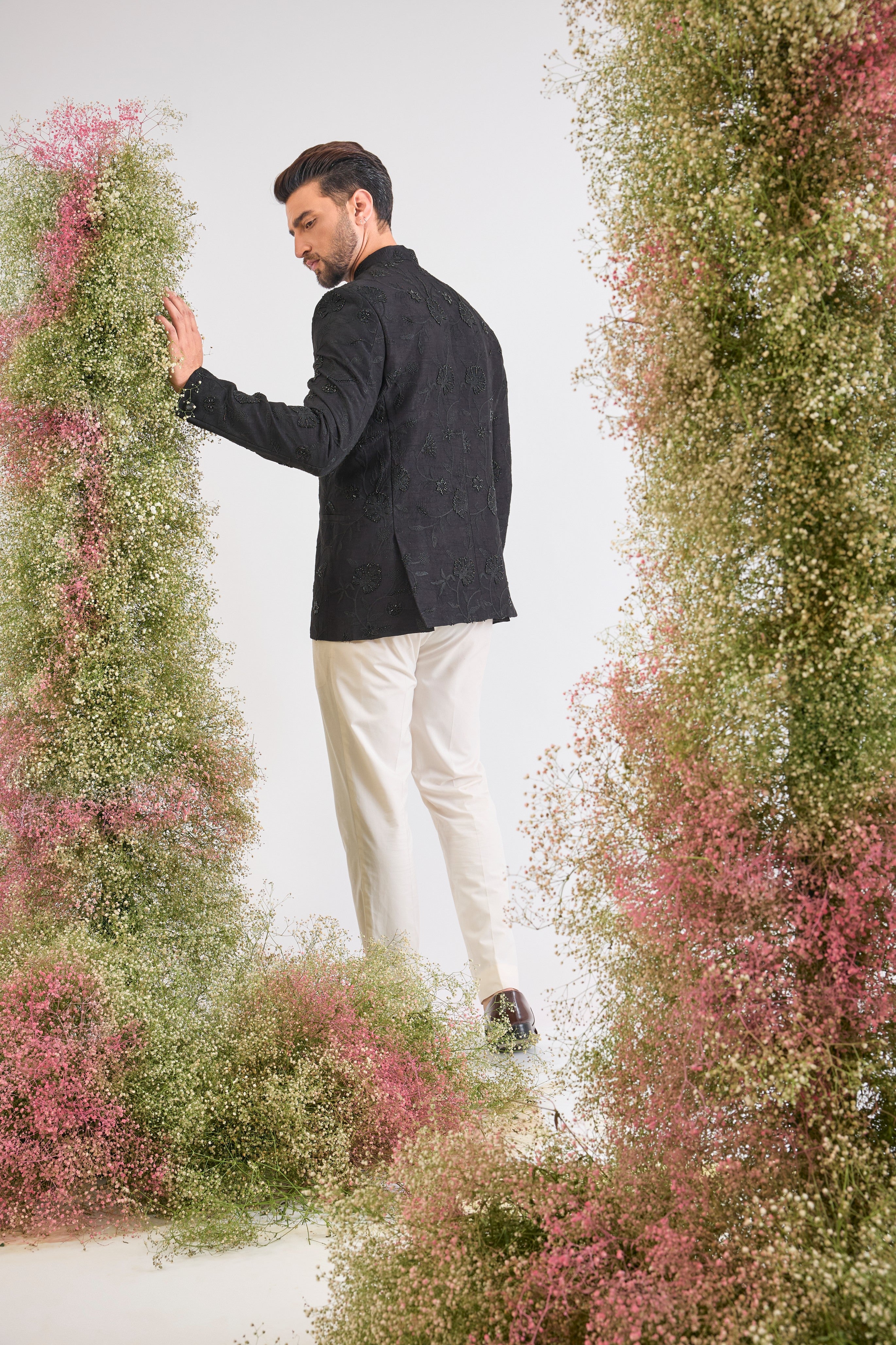 This Black Bandhgala showcases Delicate Floral Embroidery expertly highlighted with sparkling Cut Dana. The craftsmanship provides rich detail, while the Sleek Metal Buttons ensure a sharp, contemporary finish.