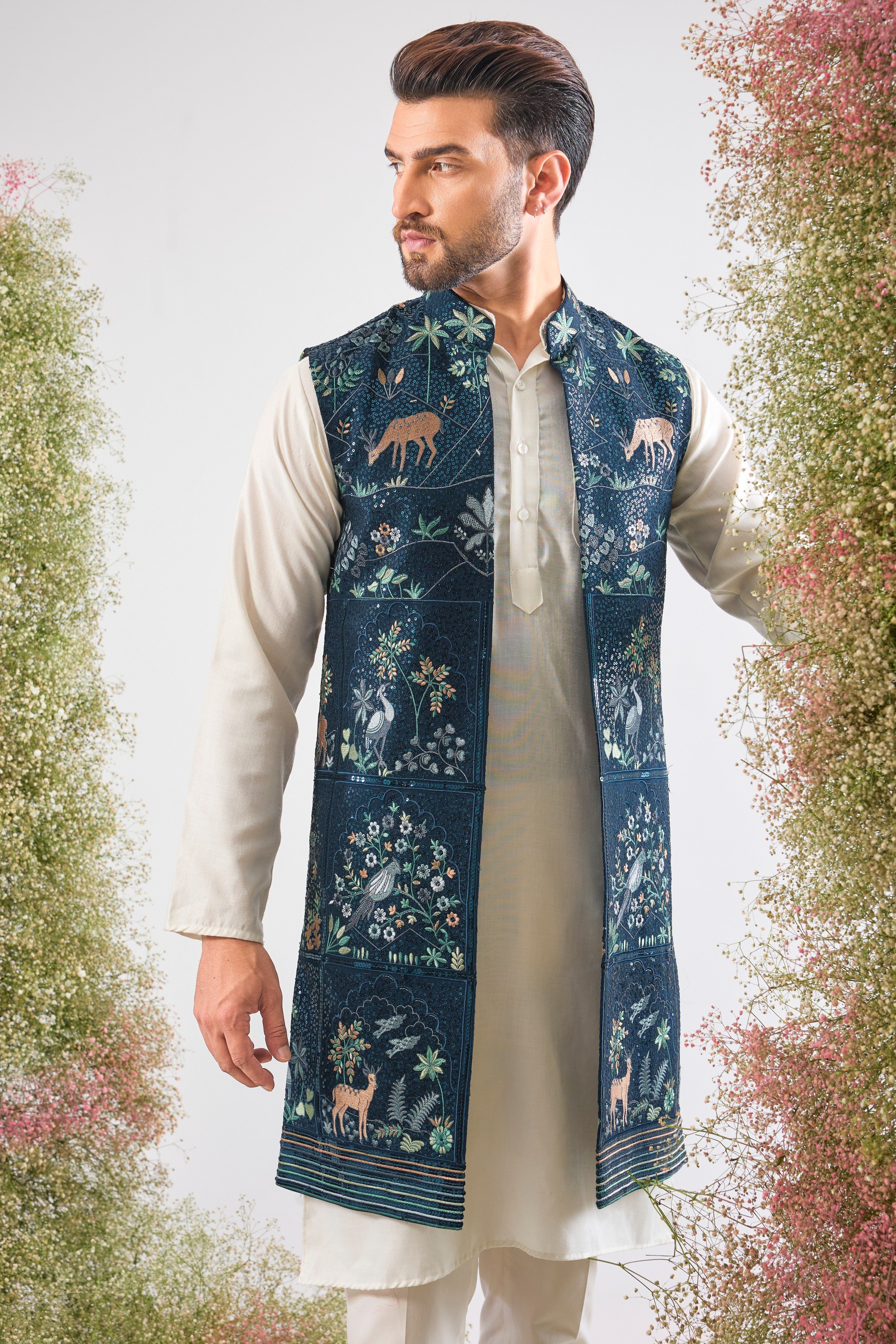 This Long Open Jacket is a masterpiece of light and detail, showcasing a beautiful, fully sequined texture across its entire surface.