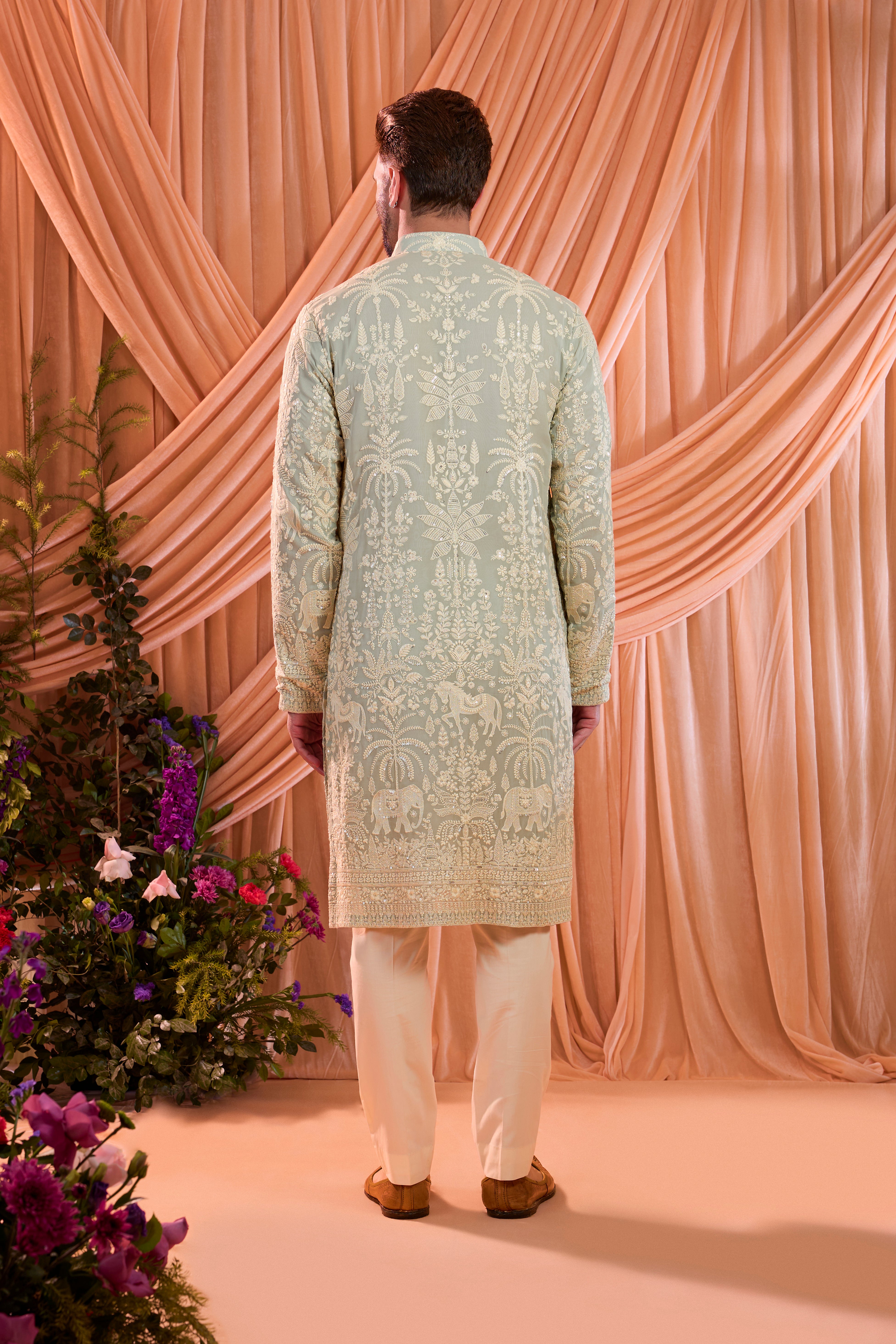 Blue chikankari kurta with delaited flora and fauna embroidery