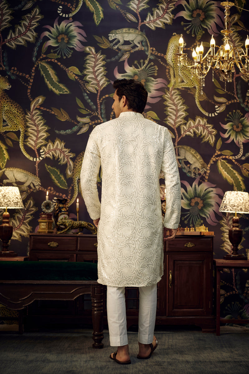 White kurta with intricate thread and sequined embroidery - kasbahmen