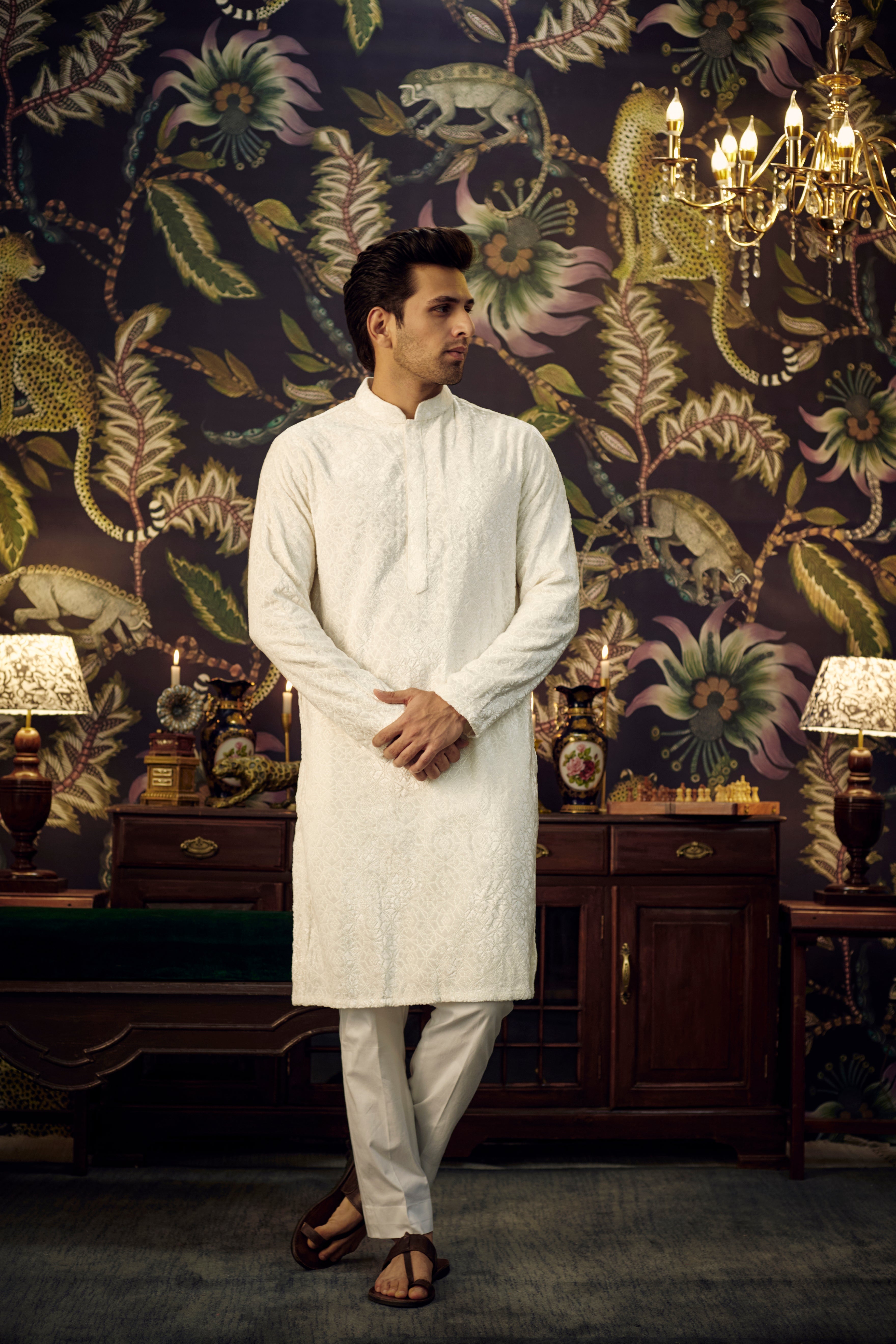 Off-white geometrically embroidered kurta with delicate tone-to-tone thread-work. - kasbahmen