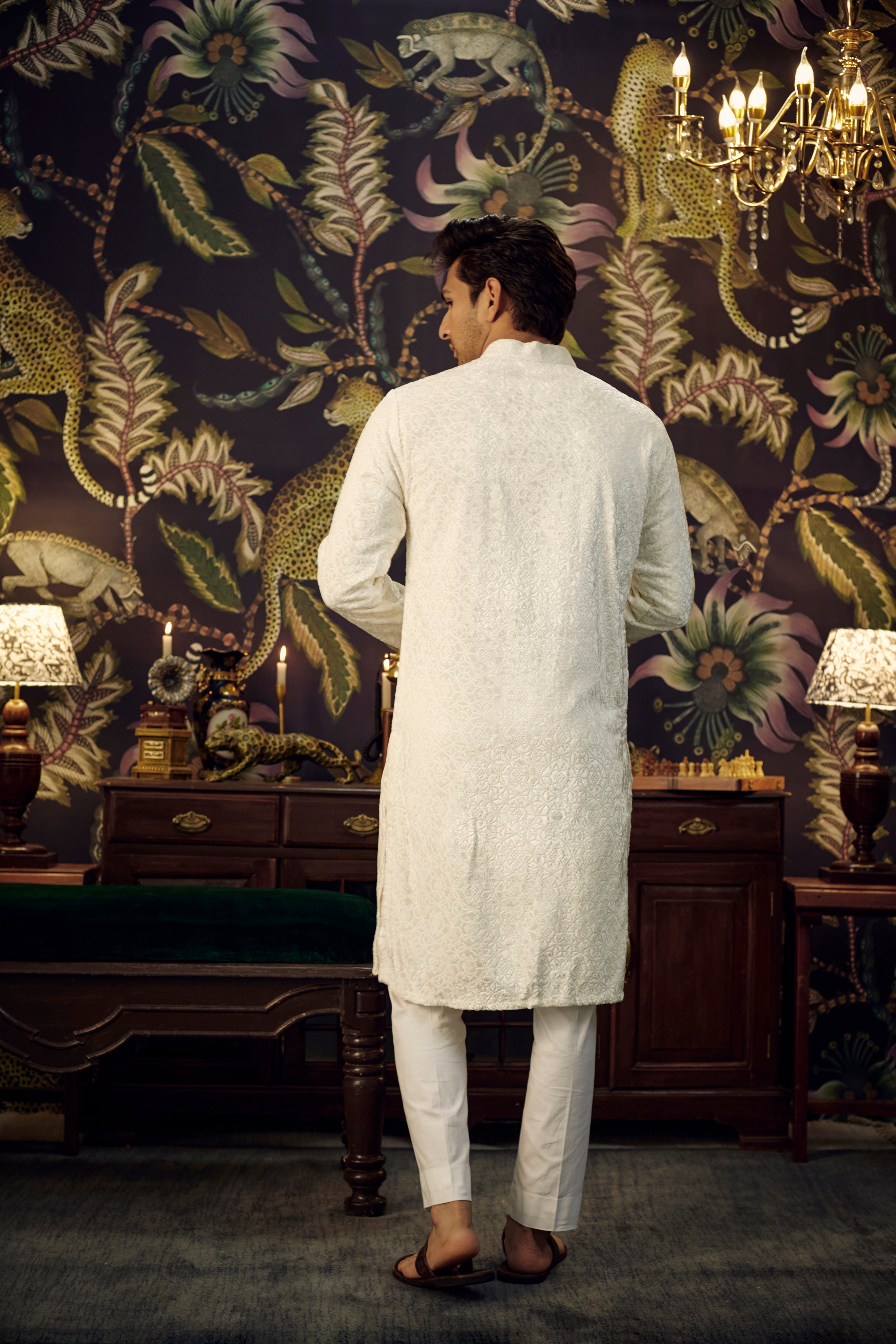 Off-white geometrically embroidered kurta with delicate tone-to-tone thread-work. - kasbahmen