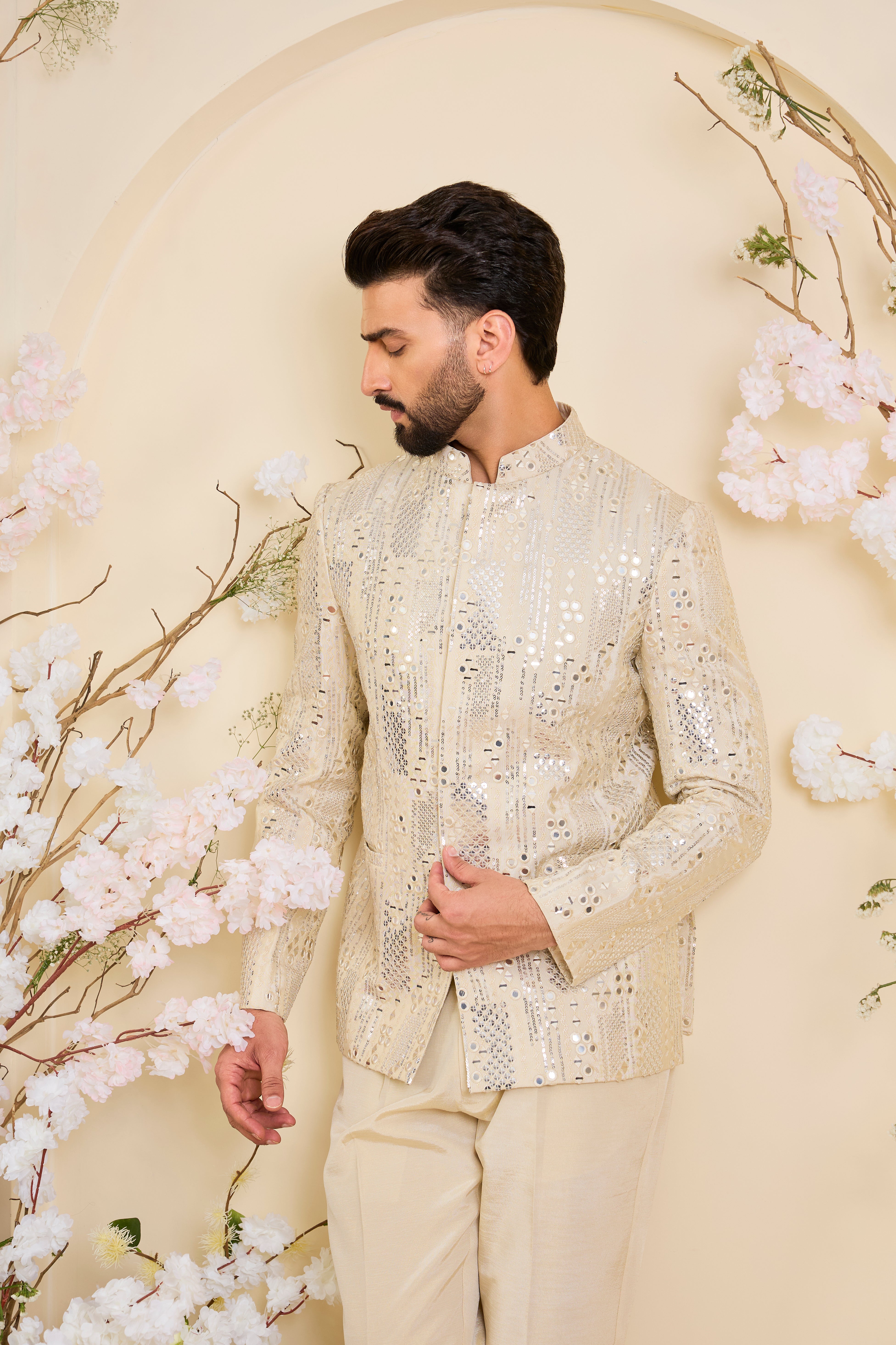 Crafted in luminous tissue, this bandgala is intricately detailed with sequin mirrorwork, creating a refined illusion of traditional mirrors.