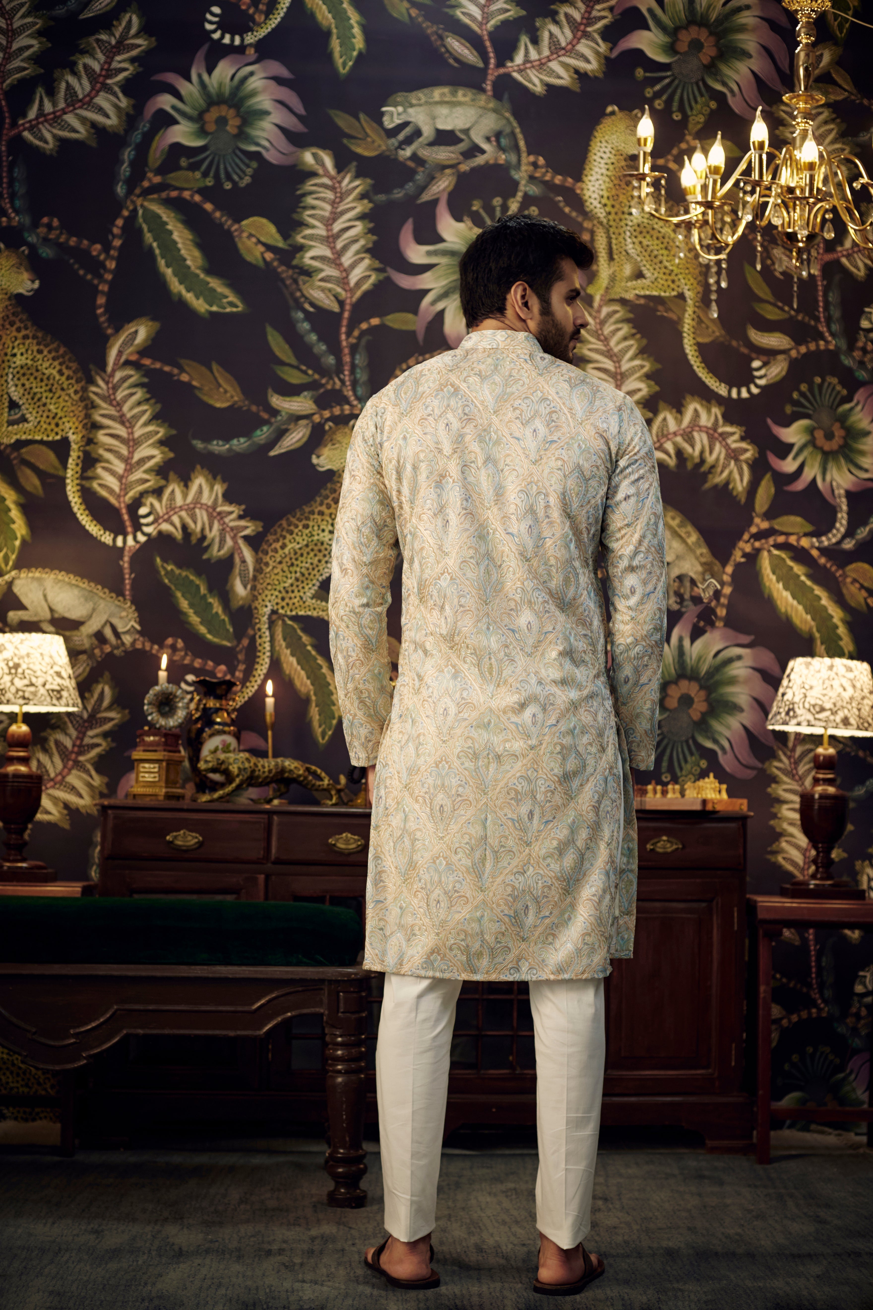 Kashmiri embroidered kurta with intricately done multi-thread work - kasbahmen