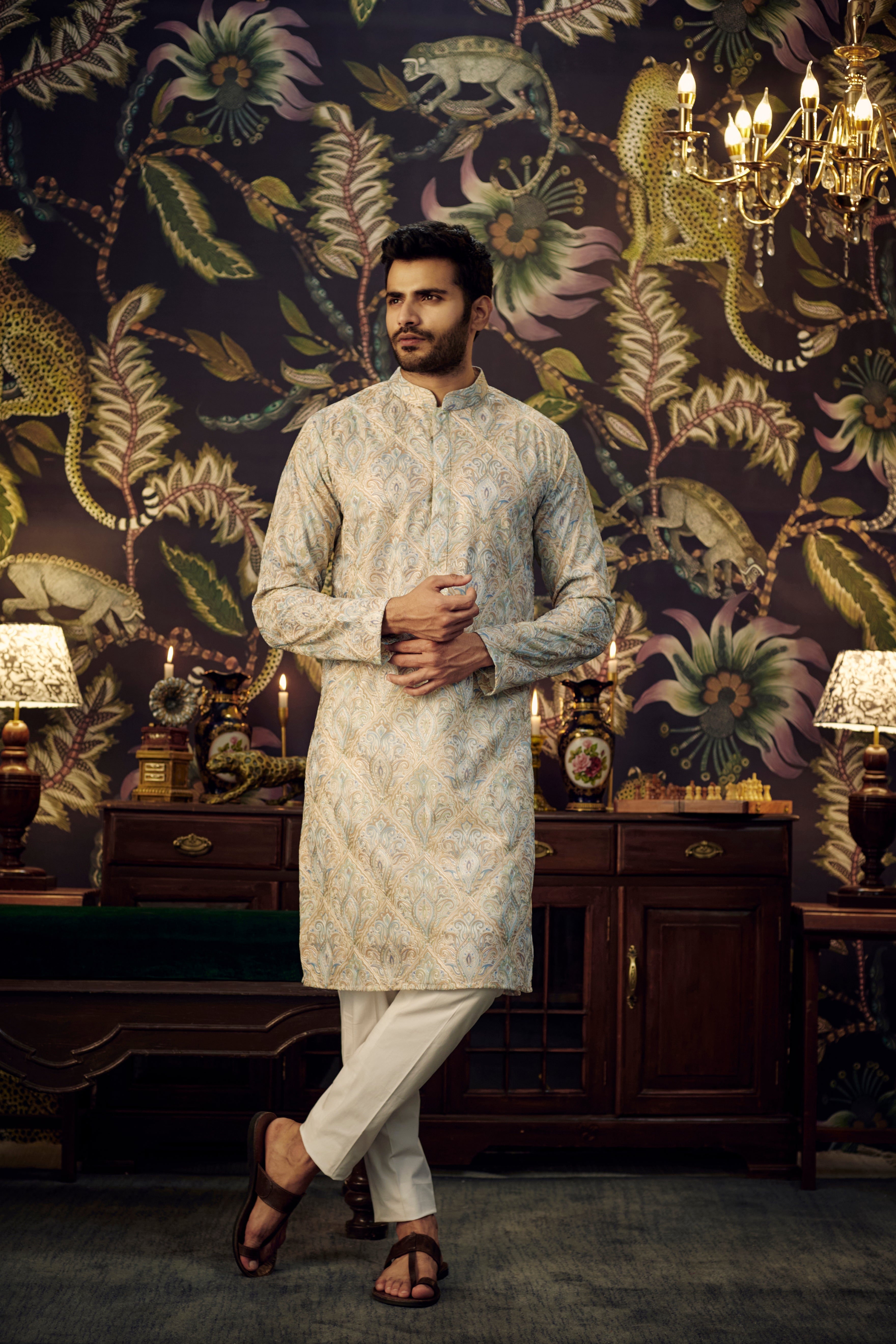 Kashmiri embroidered kurta with intricately done multi-thread work - kasbahmen