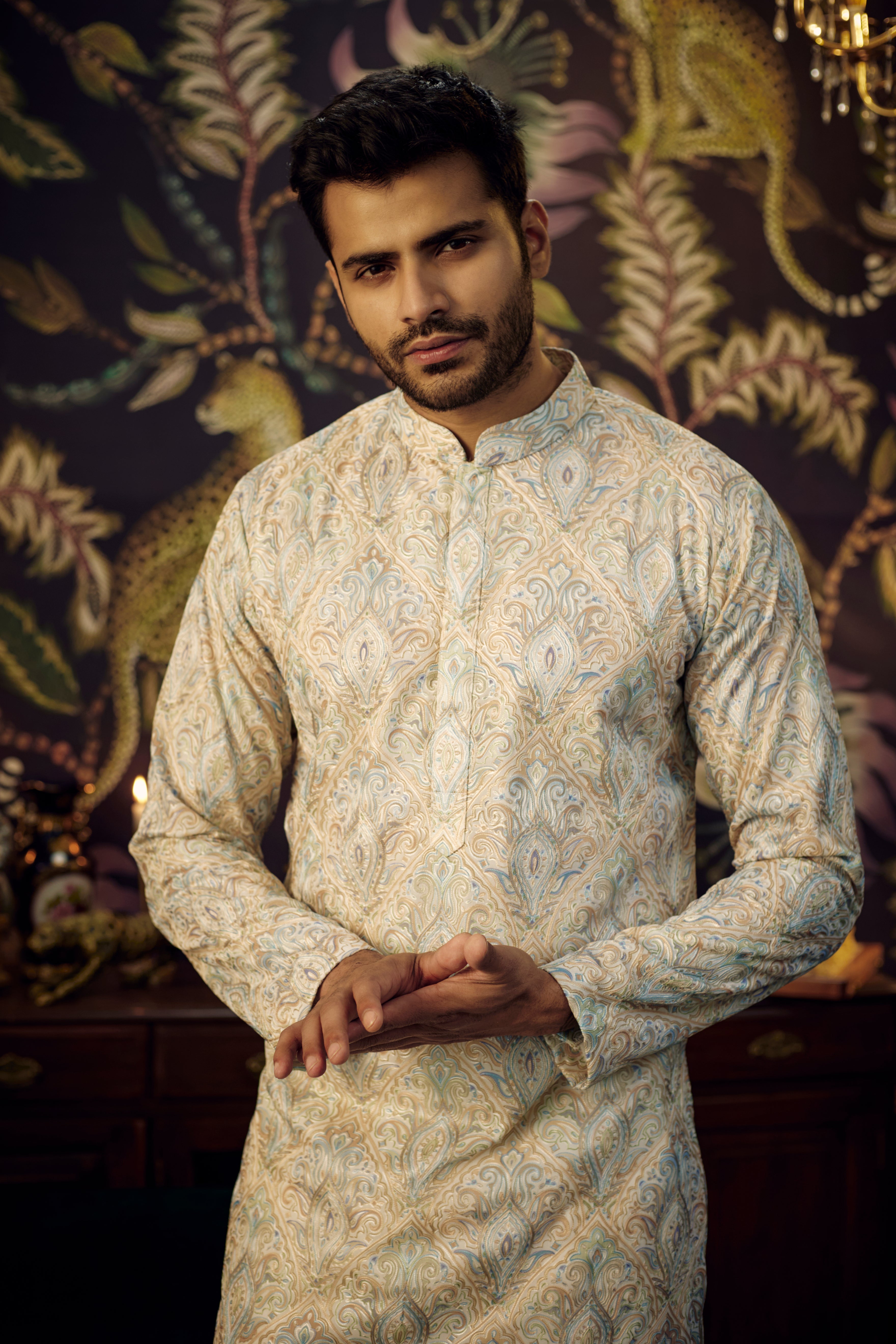 Kashmiri embroidered kurta with intricately done multi-thread work - kasbahmen