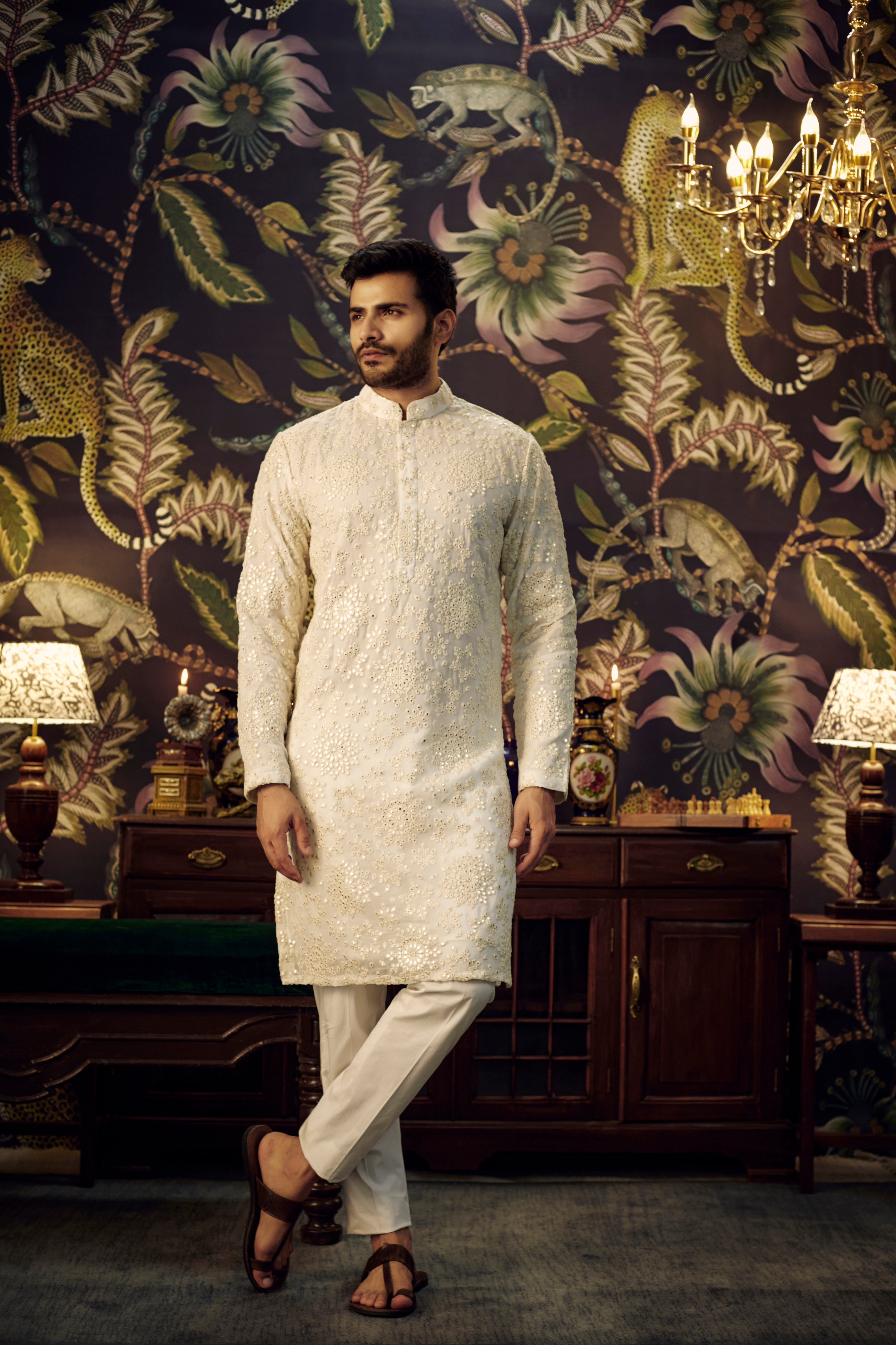 White chikankari kurta with intricate mirror-work - kasbahmen