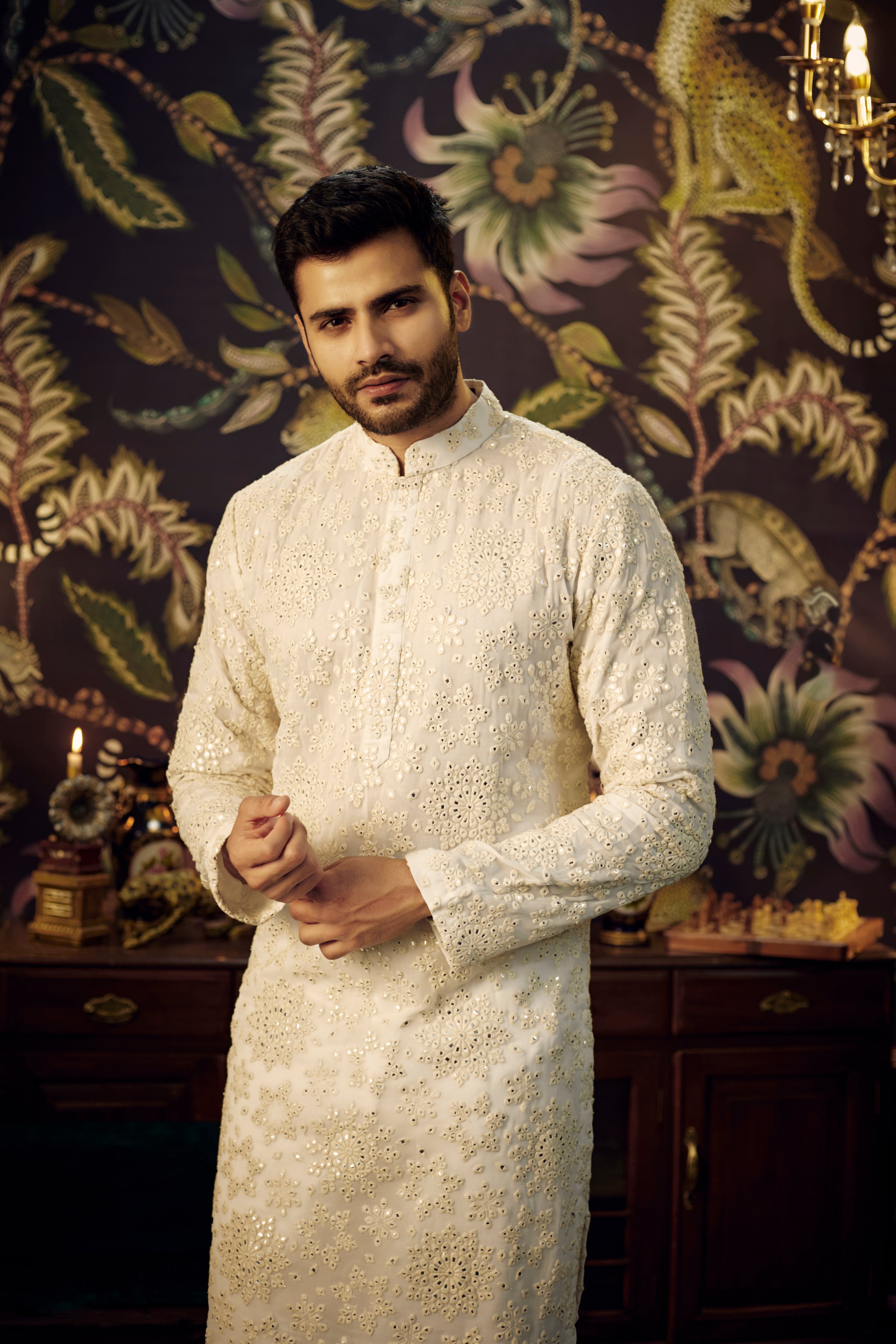 White chikankari kurta with intricate mirror-work - kasbahmen