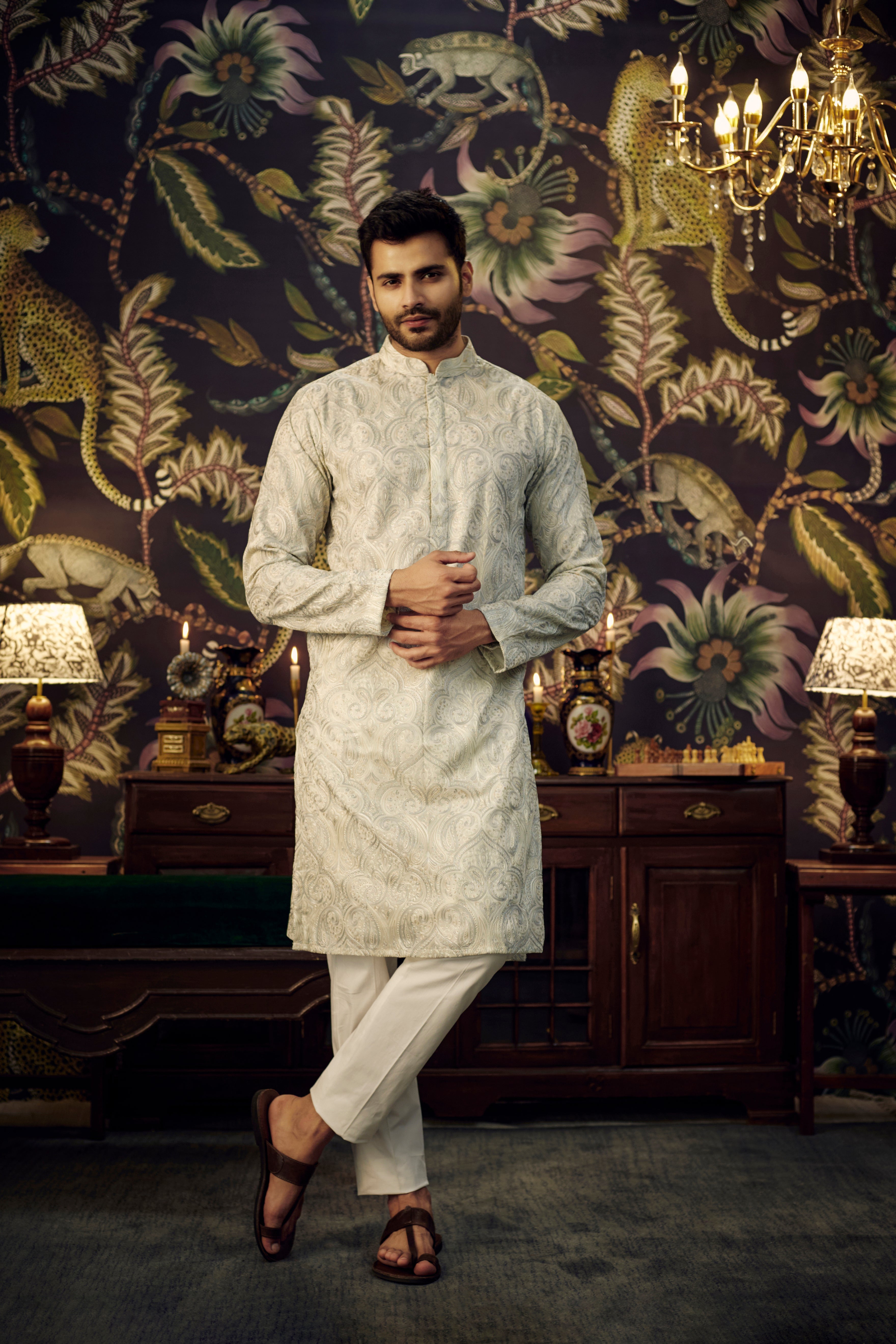 Kashmiri embroidered kurta with intricately done multi-thread work - kasbahmen