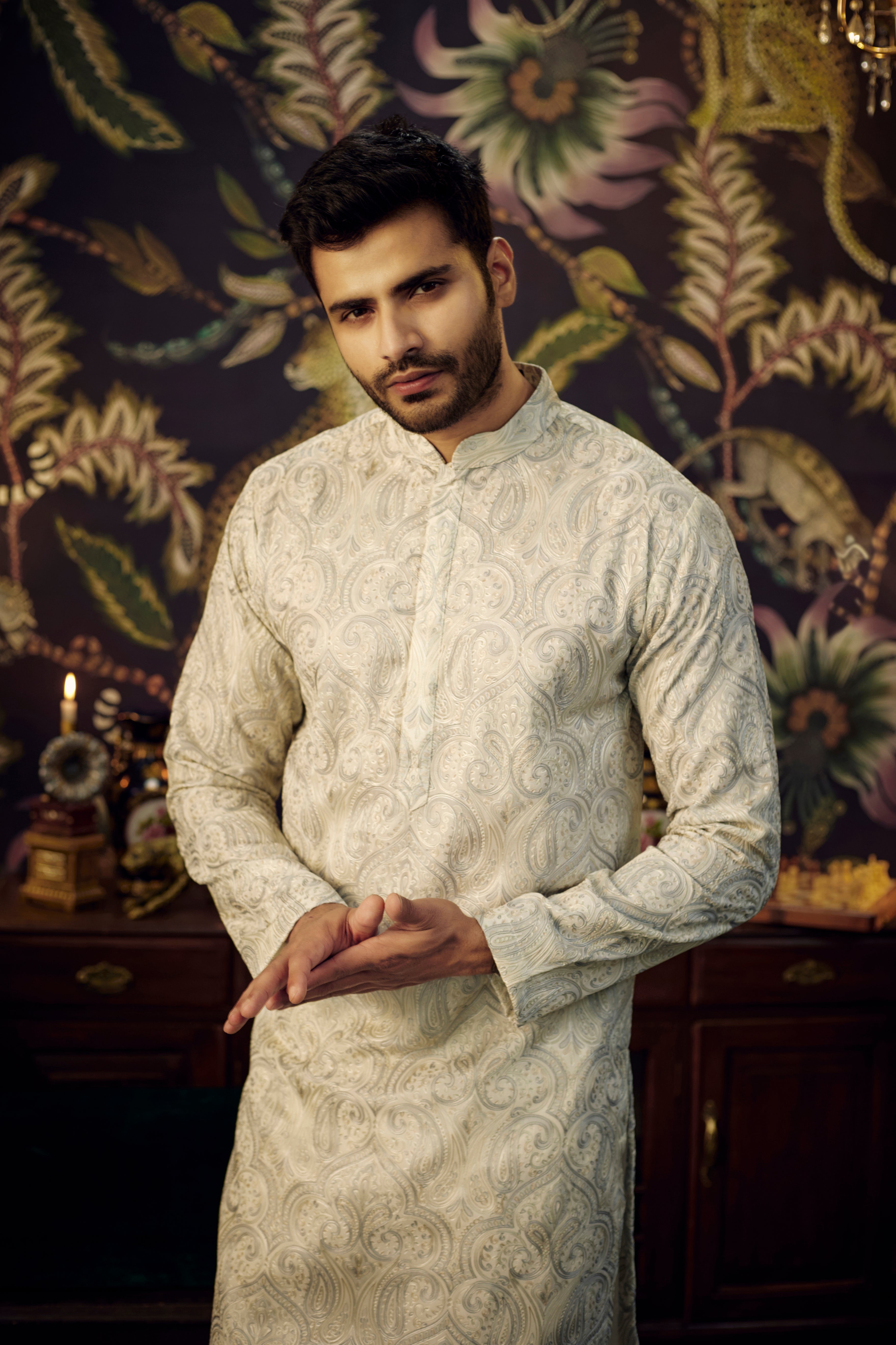 Kashmiri embroidered kurta with intricately done multi-thread work - kasbahmen