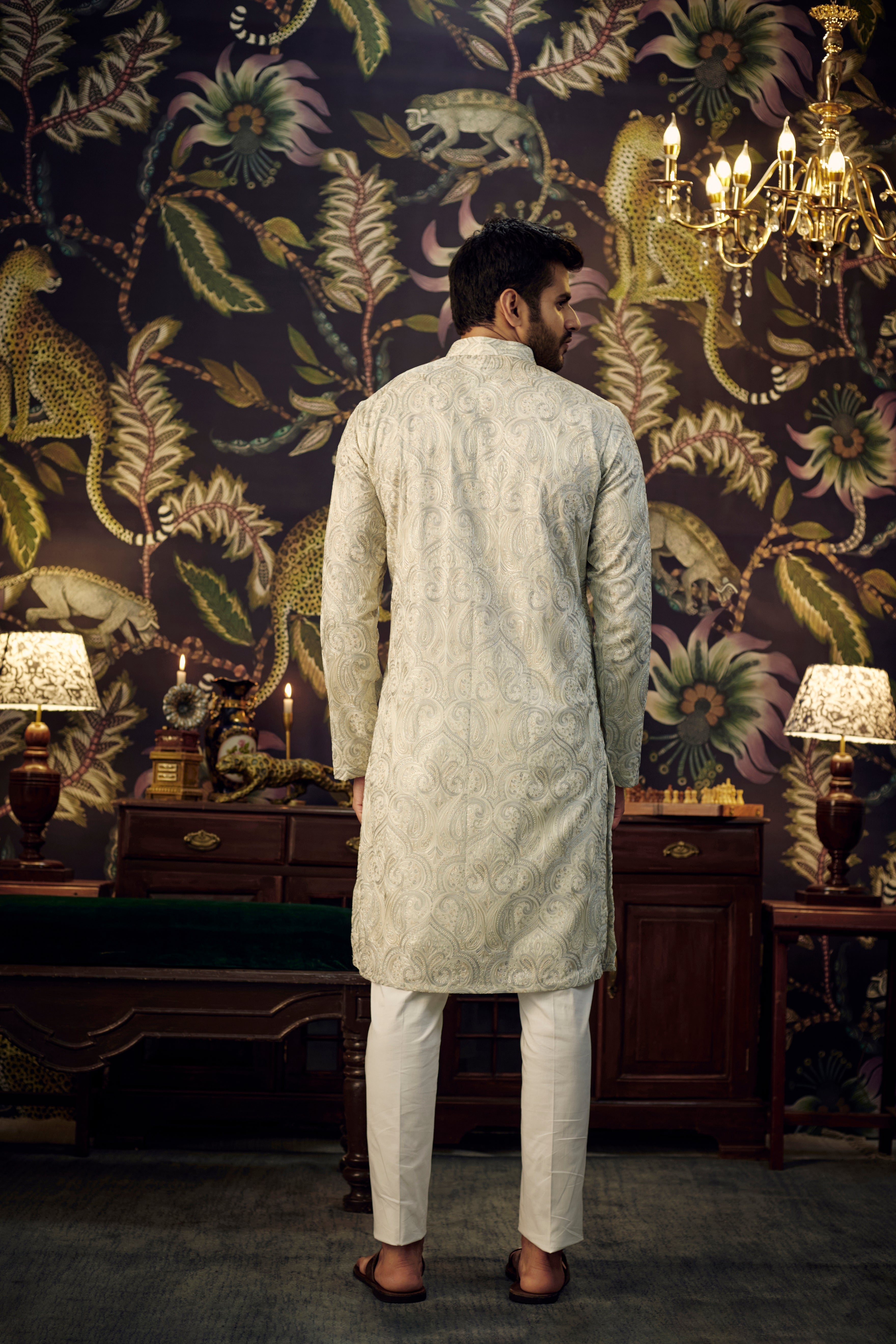 Kashmiri embroidered kurta with intricately done multi-thread work - kasbahmen