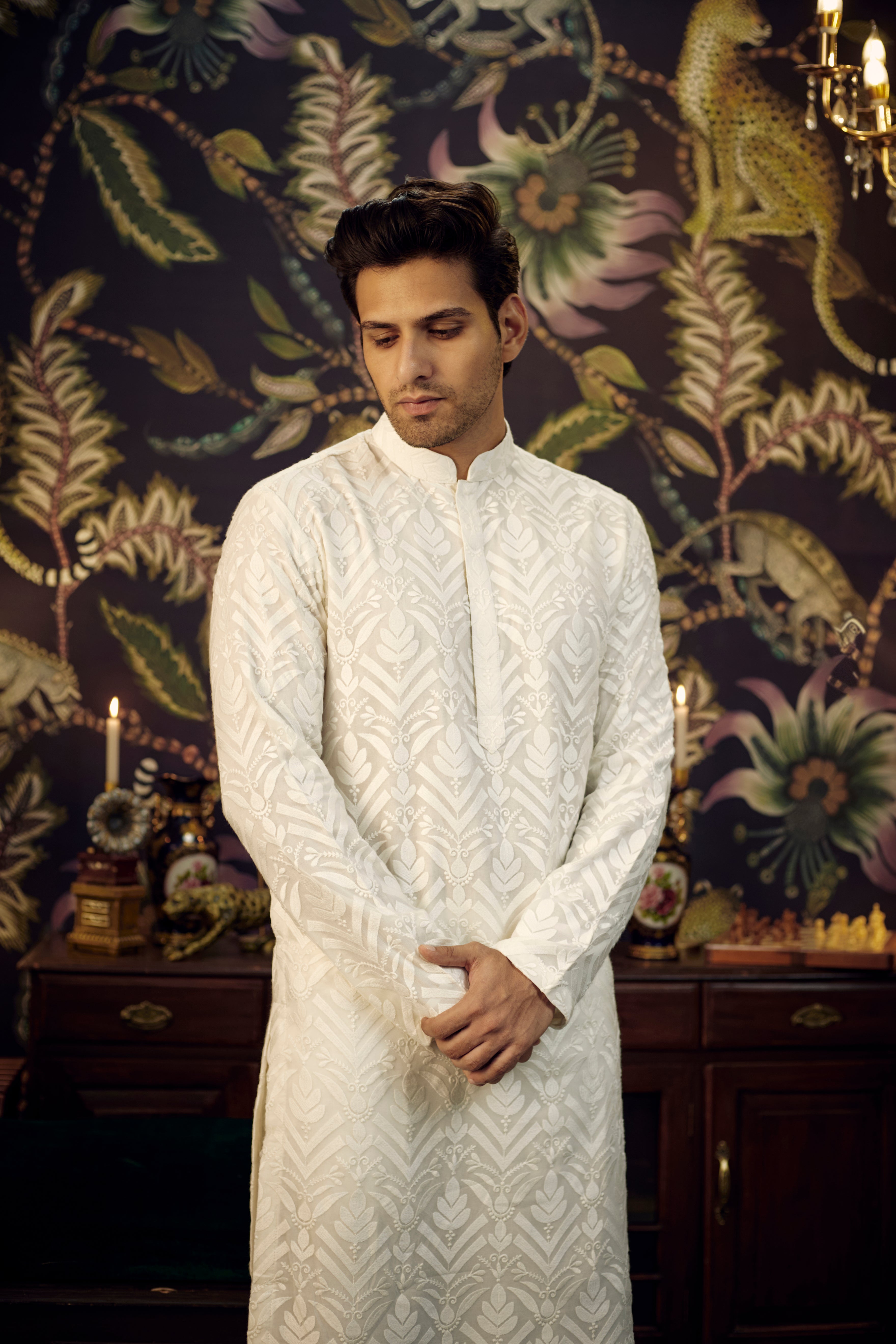 Classic white chikankari kurta with intricate thread-work - kasbahmen