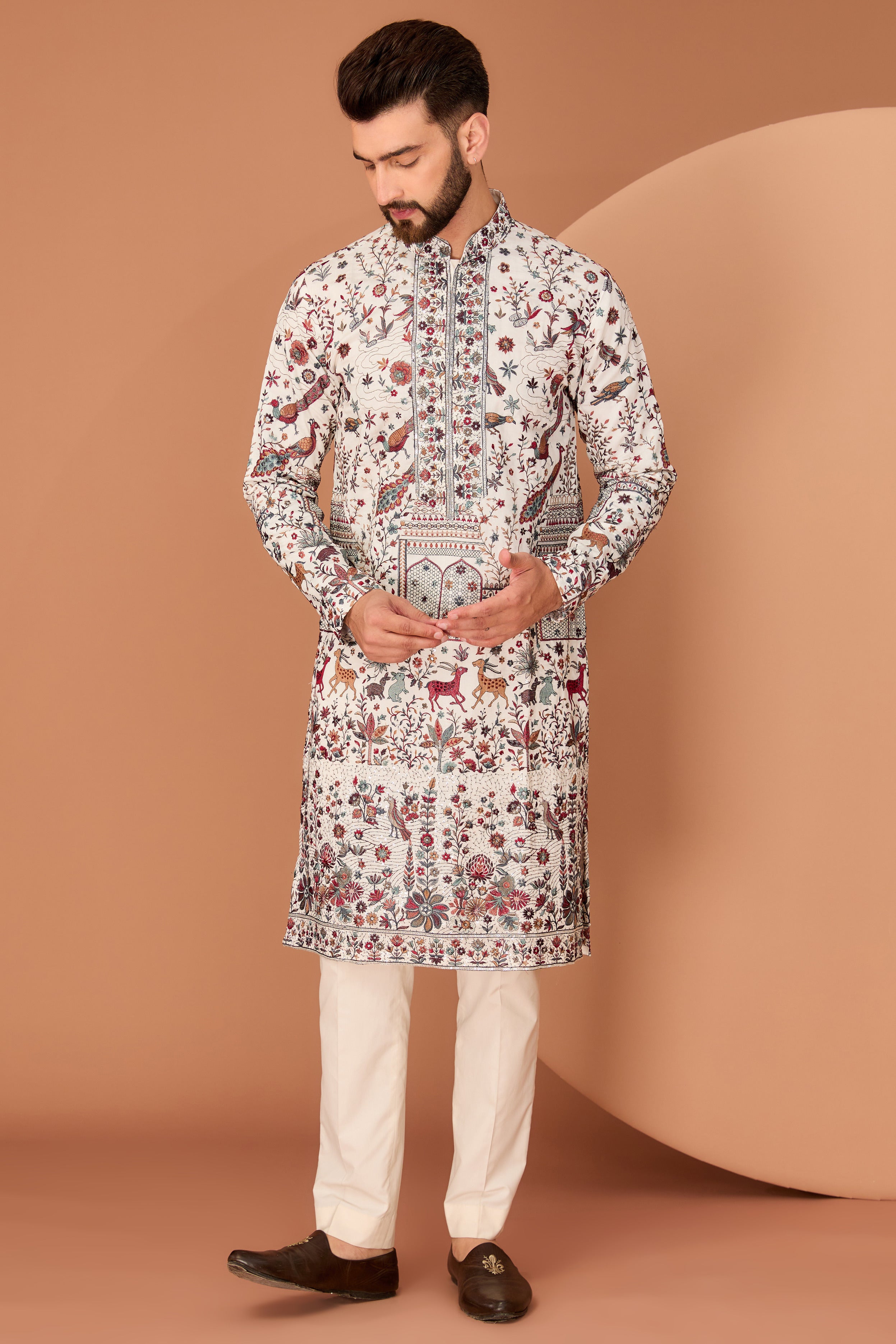 White kurta with flora-fauna motifs - kasbahmen