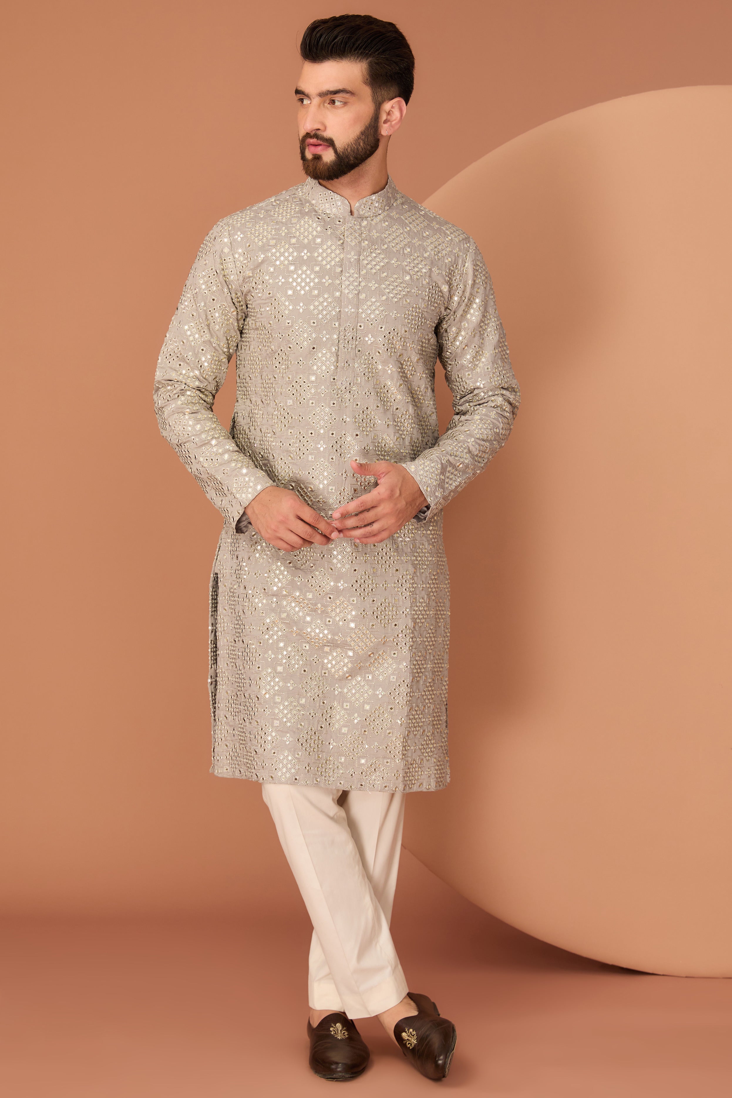 Geometrically embroidered kurta with intricate thread and sequin work - kasbahmen