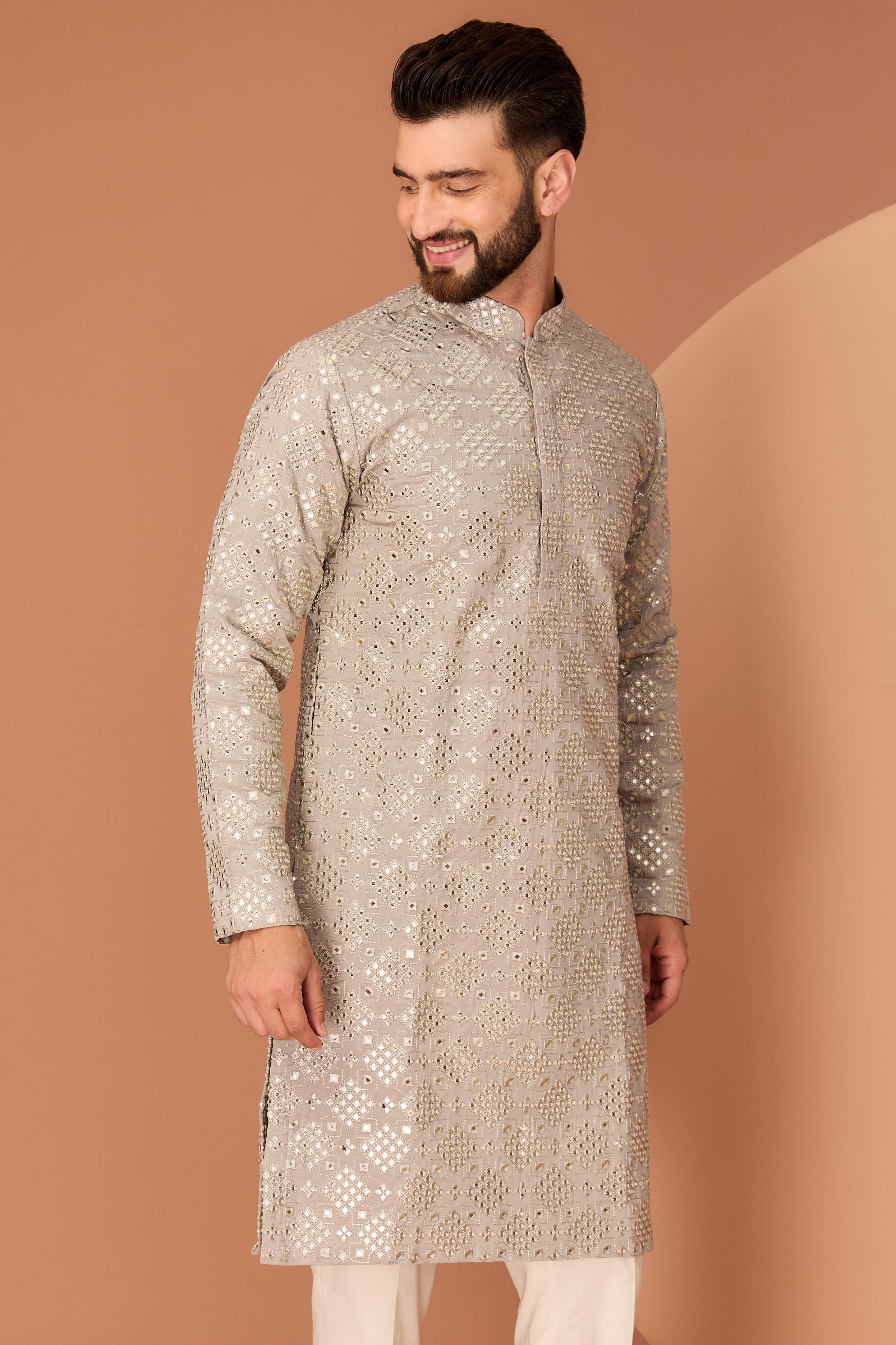 Geometrically embroidered kurta with intricate thread and sequin work - kasbahmen