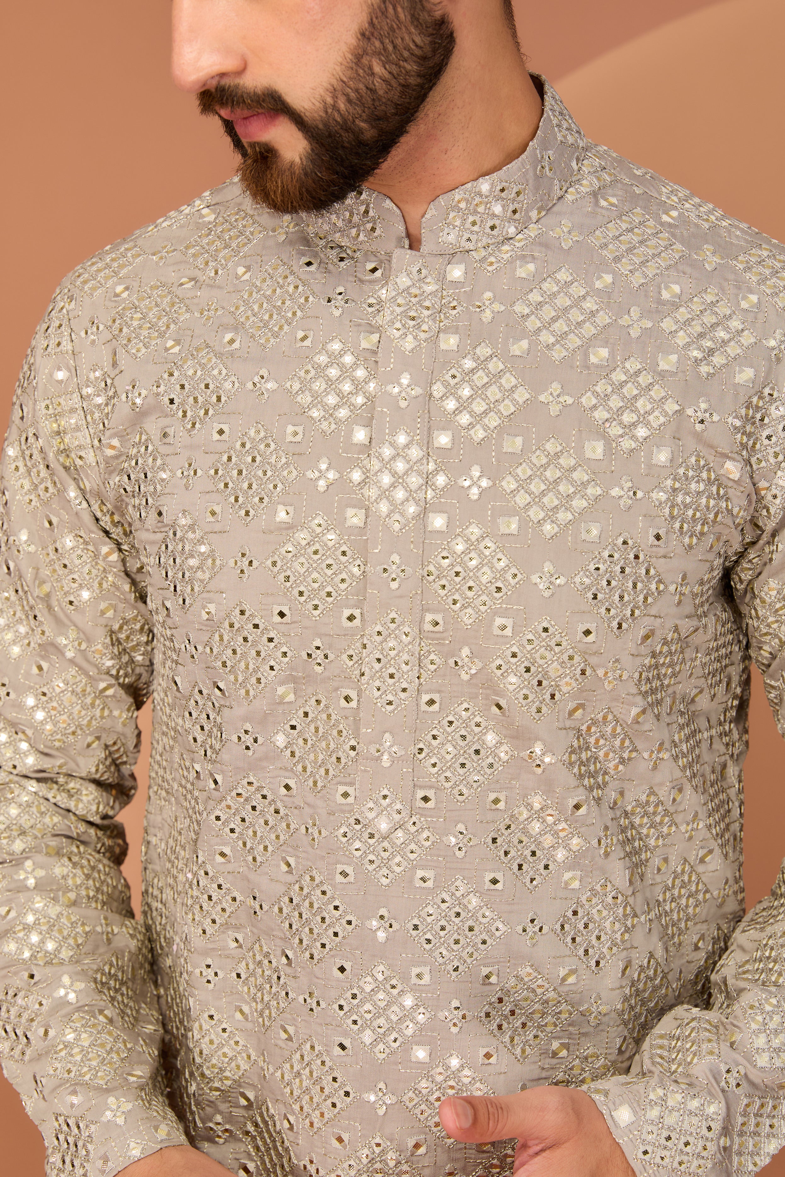 Geometrically embroidered kurta with intricate thread and sequin work - kasbahmen