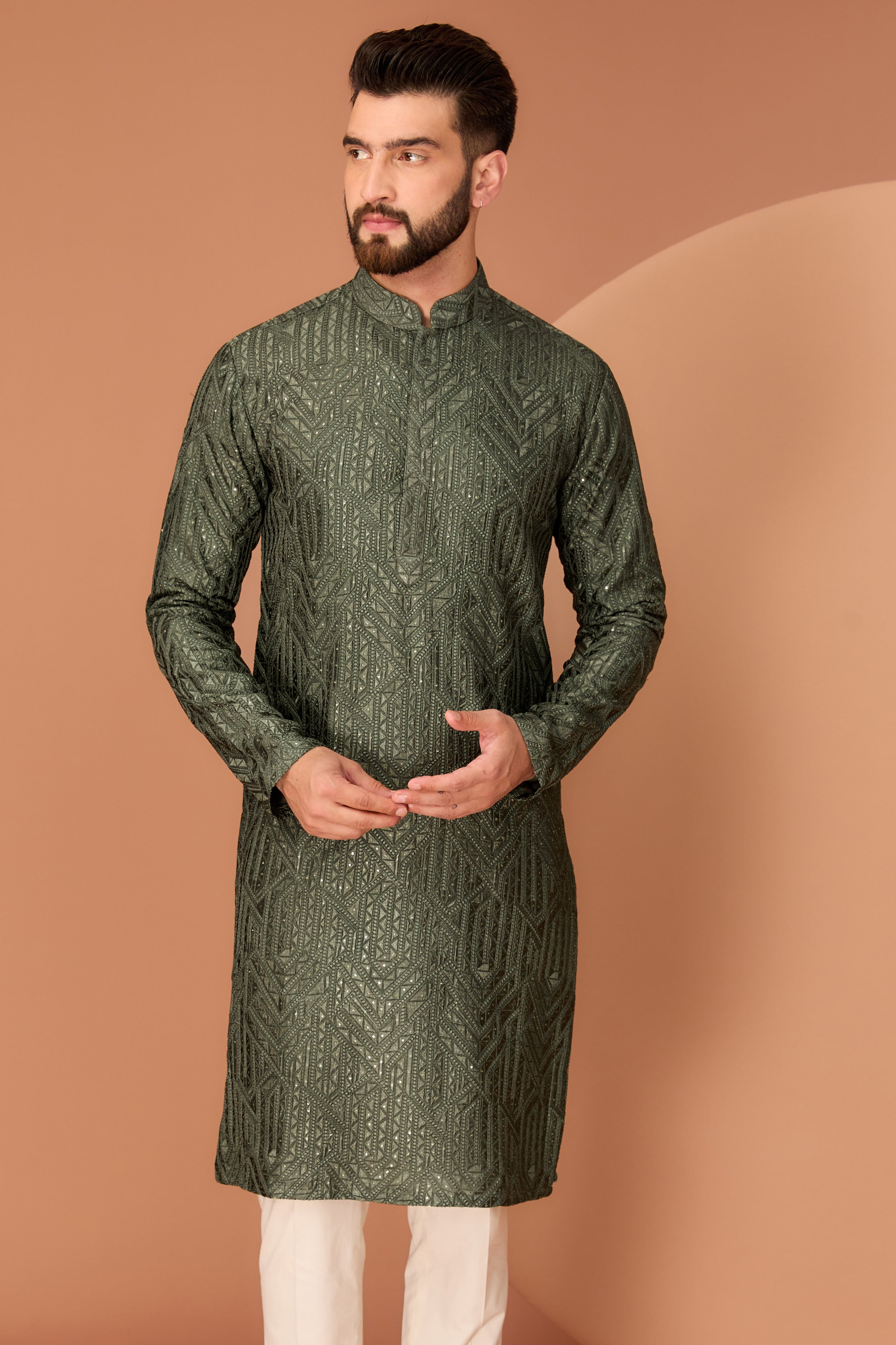 Geometrically embroidered kurta with intricate thread and sequin work - kasbahmen