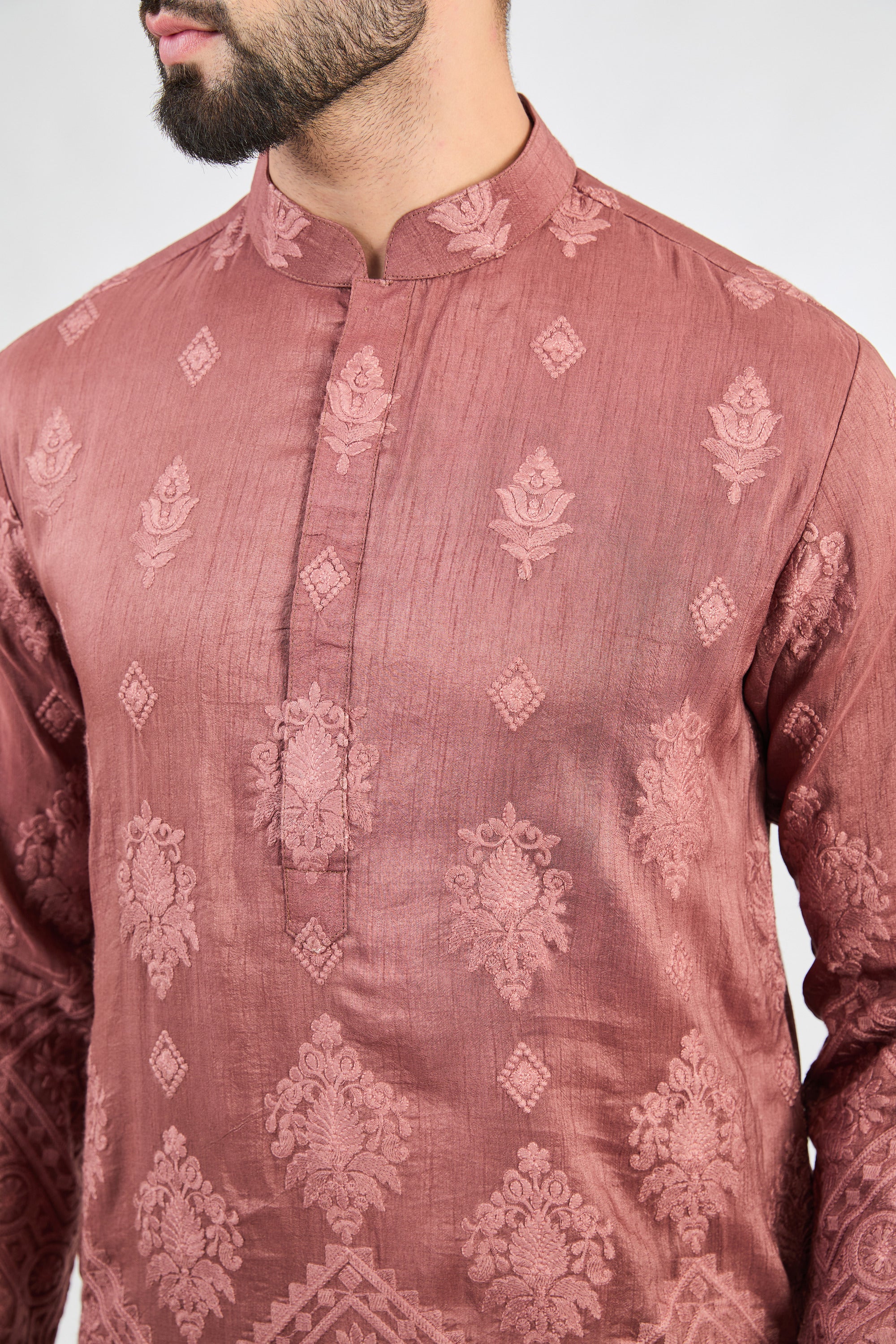 Mauve taupe chikankari kurta with intricate horse mitifs. - kasbahmen