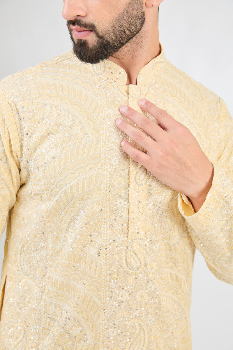 Lemon yellow chikankari kurta with detailed paisley motifs. - kasbahmen