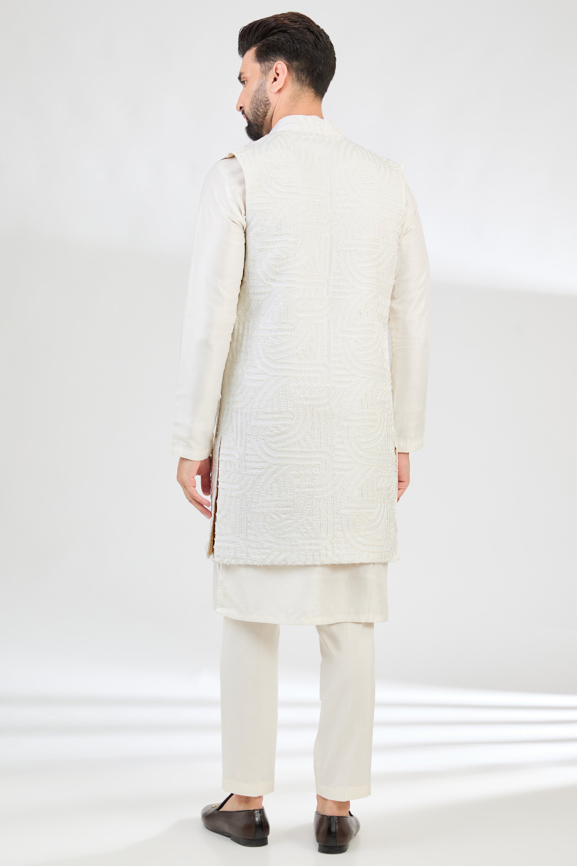 Geometrically embroidered ivory cut-dana long open jacket. - kasbahmen