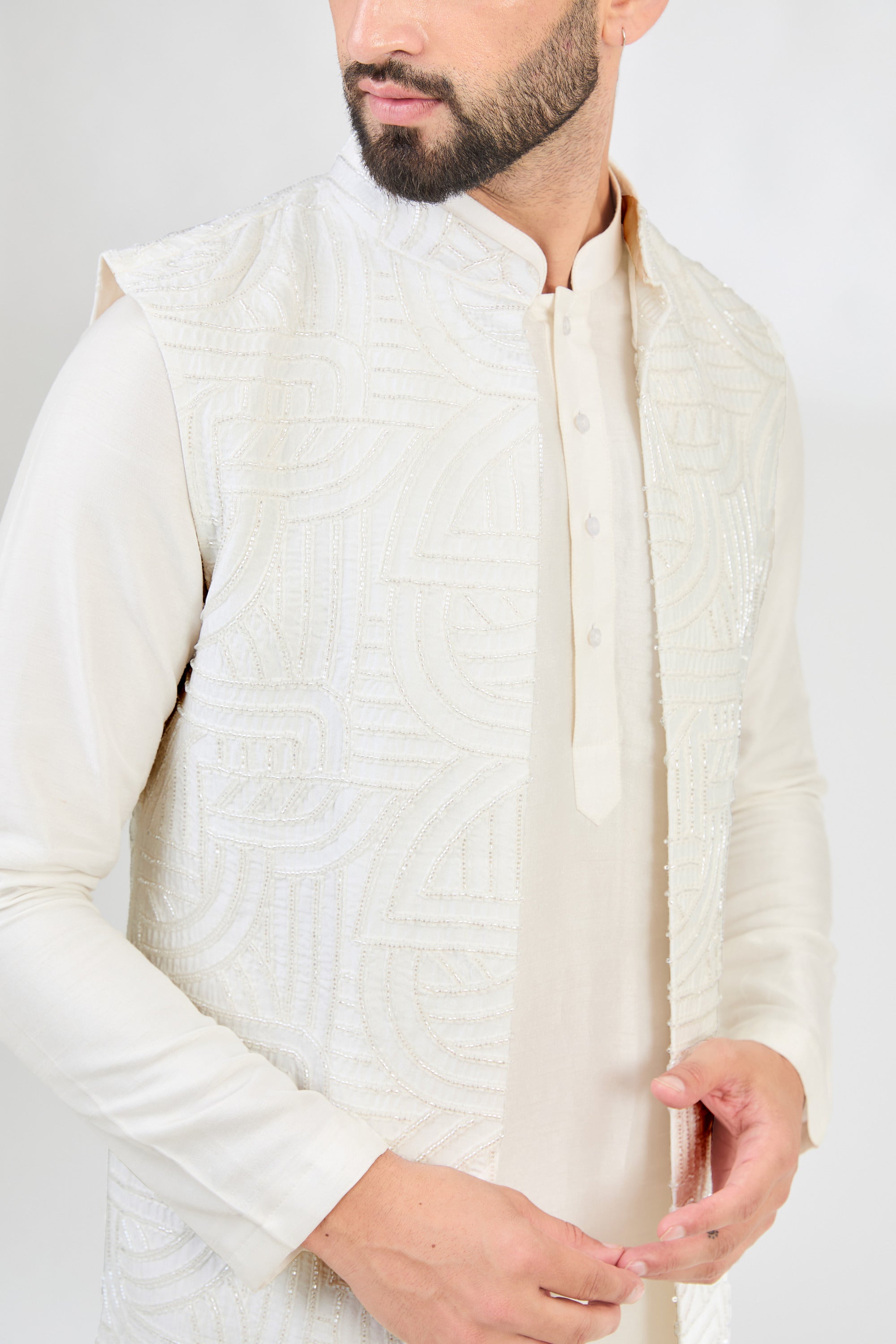 Geometrically embroidered ivory cut-dana long open jacket. - kasbahmen