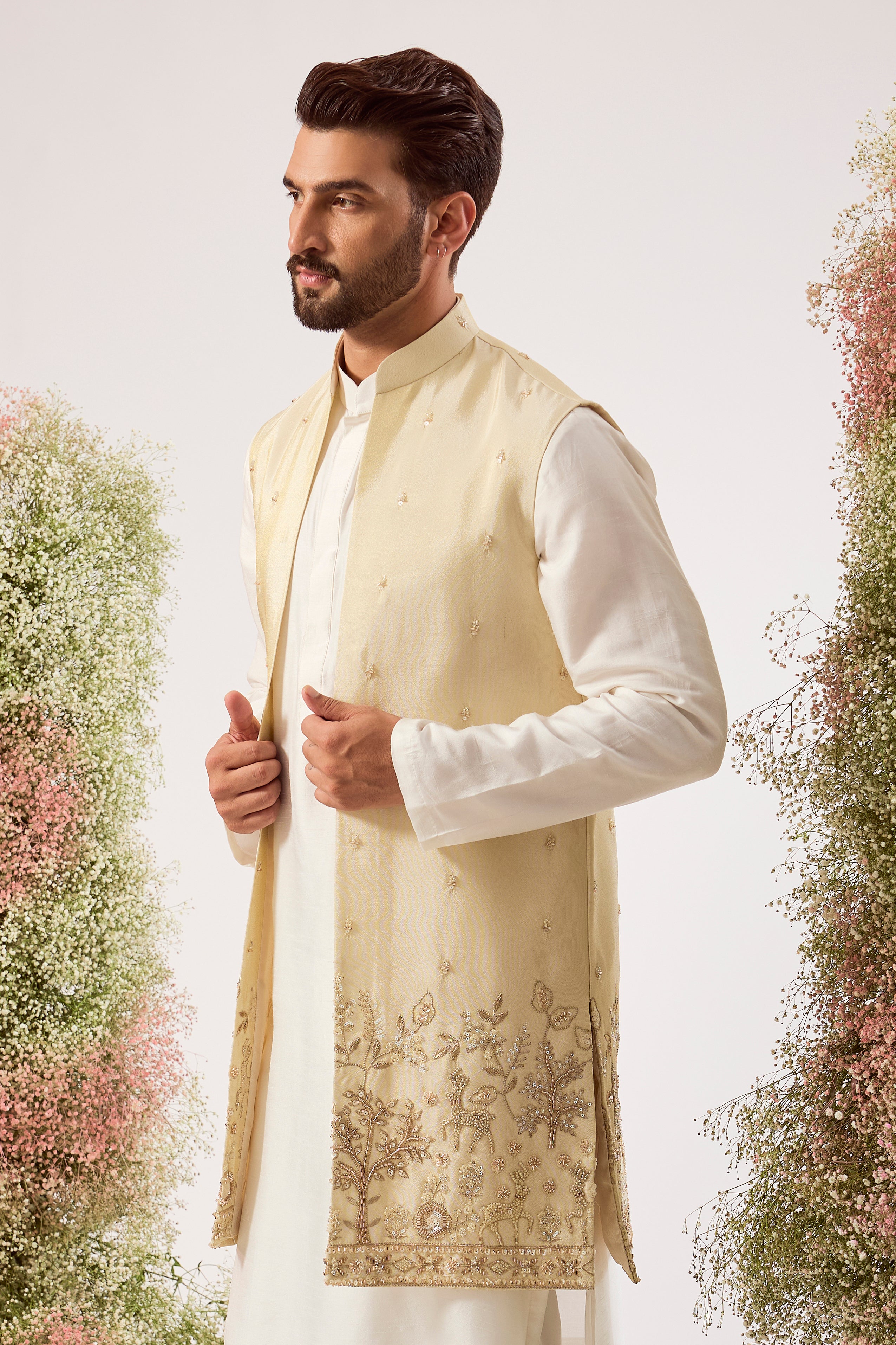 This striking golden long open jacket is a masterpiece of timeless design. T